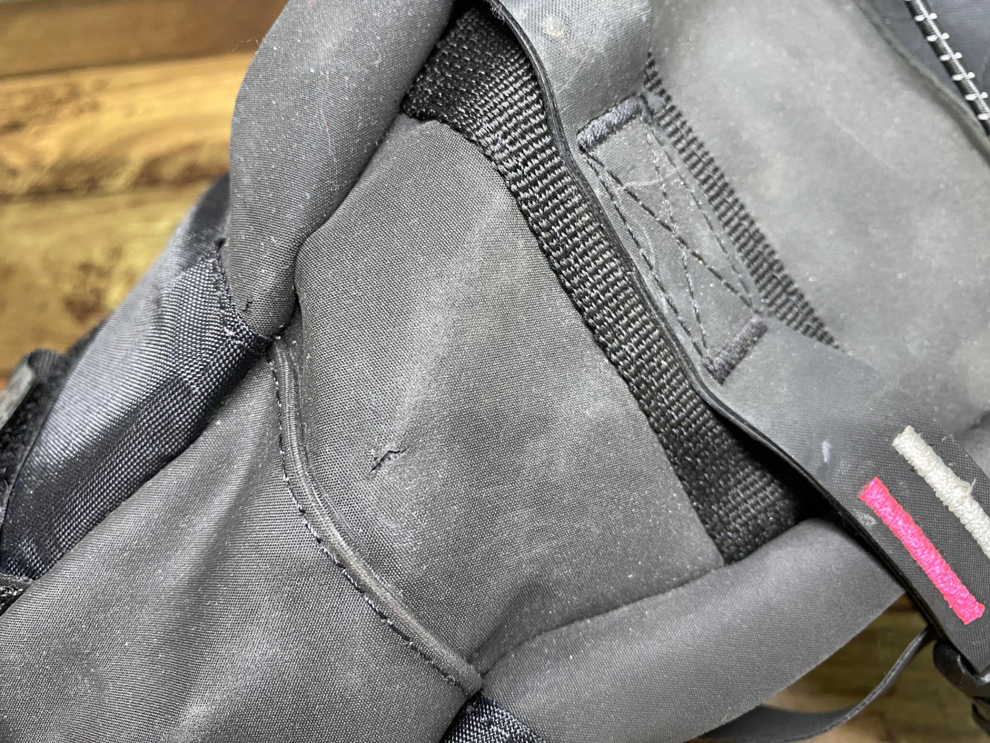 JA604 アピデュラ APIDURA ラファ Rapha サドルバッグ 黒 ピンク
