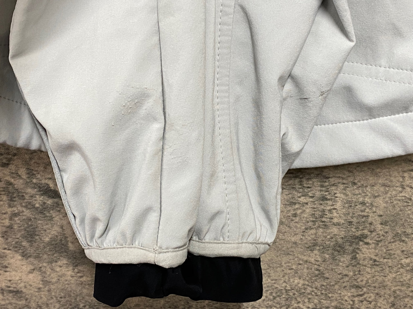 IZ893 ラファ Rapha CLASSIC SOFTSHELL JACKET 長袖 サイクルジャケット グレー XS ※汚れ