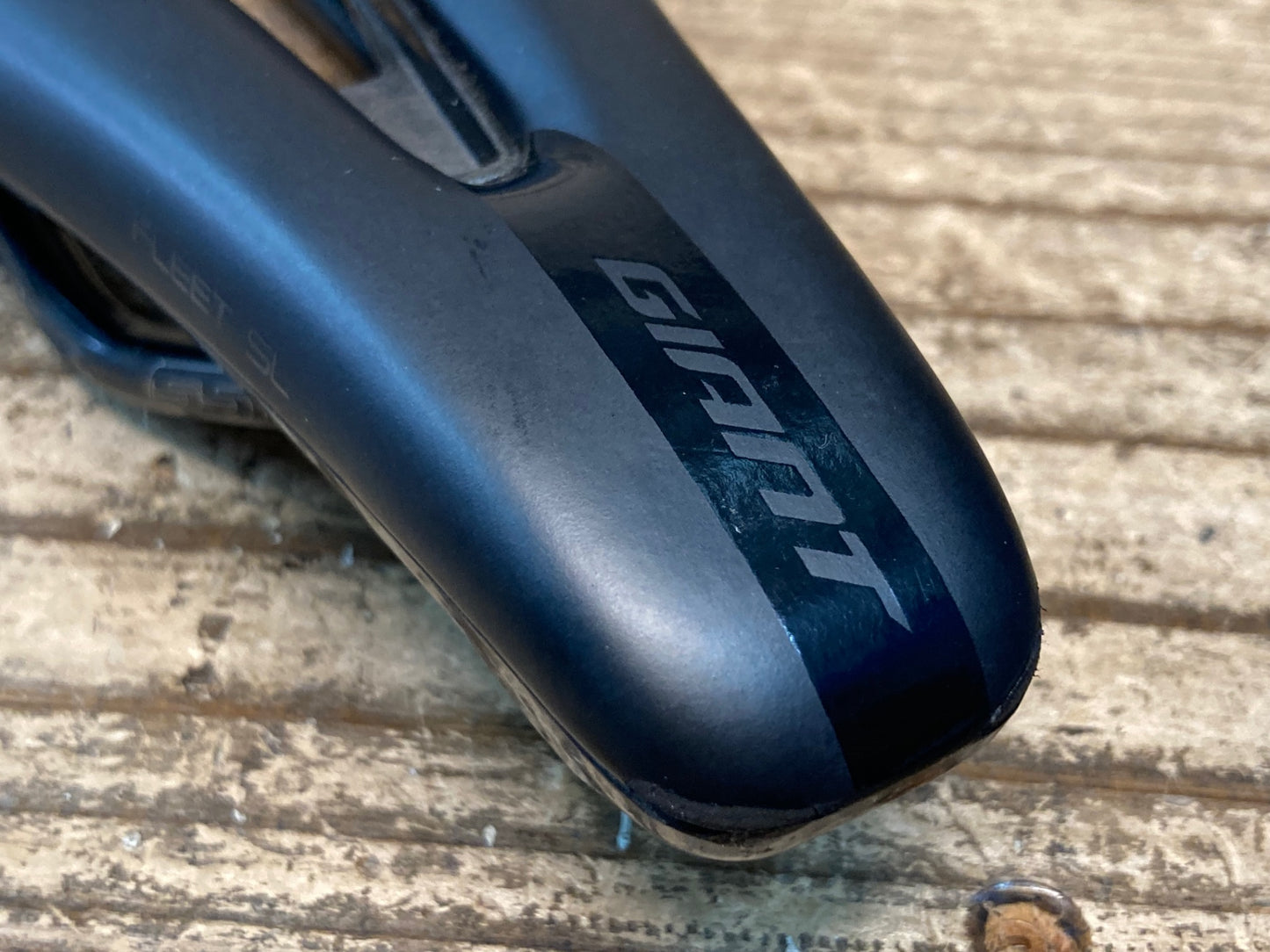 IY771 ジャイアント GIANT FLEET SL PARTICLE FLOW サドル 黒 SSTレール 145mm