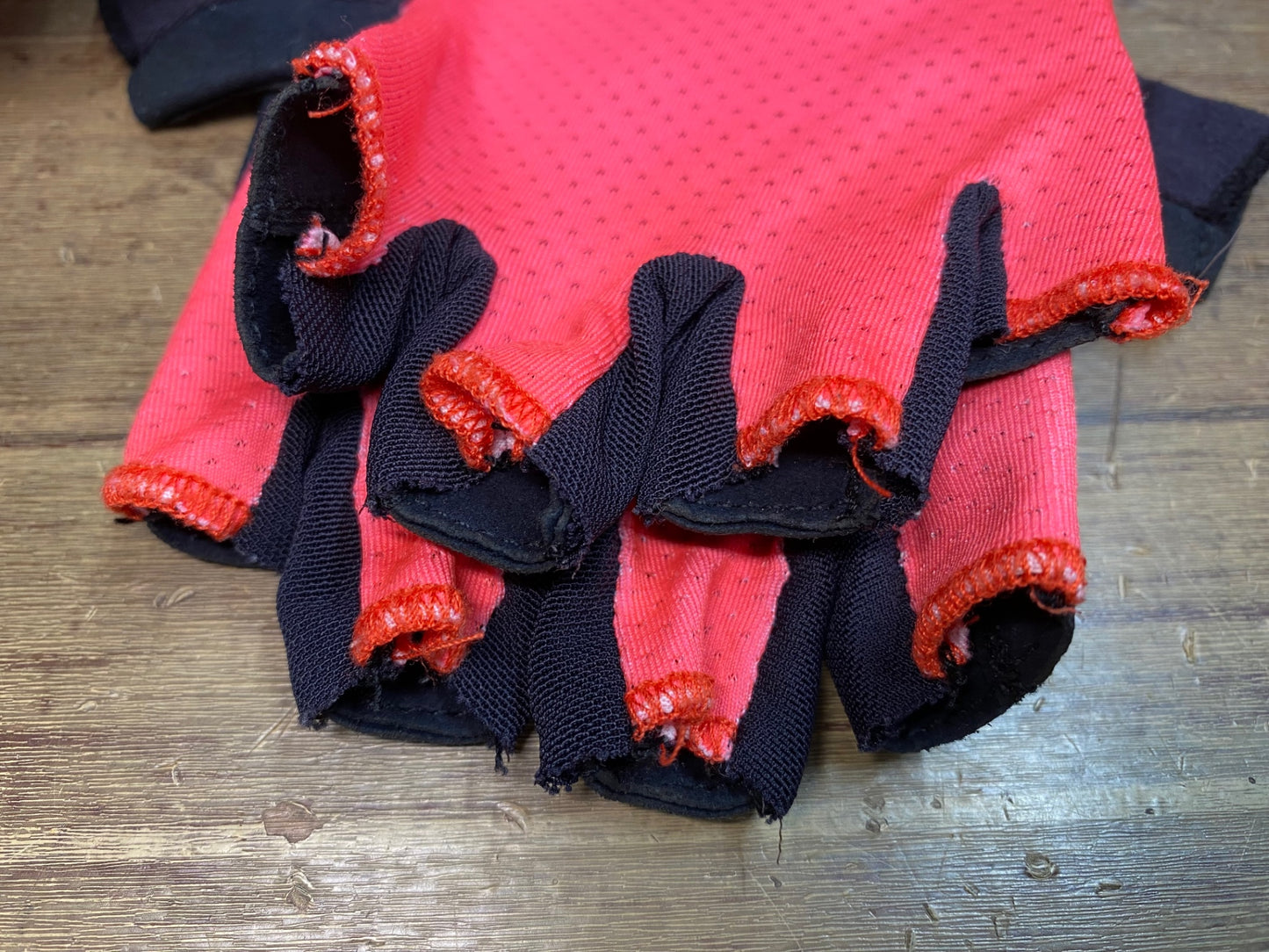 JB097 スペシャライズド SPECIALIZED 指切り グローブ 黒 ピンク M