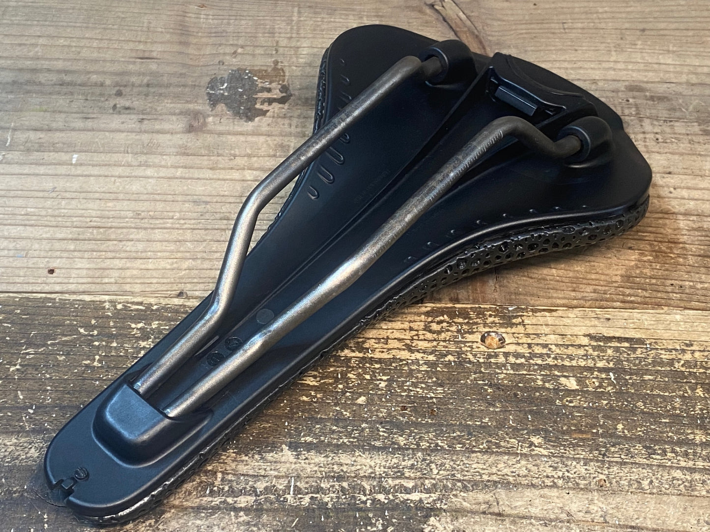 IW562 フィジーク fizik アンタレス ANTARES VERSUS EVO R3 ADAPTIVE サドル 139mm kiumレール