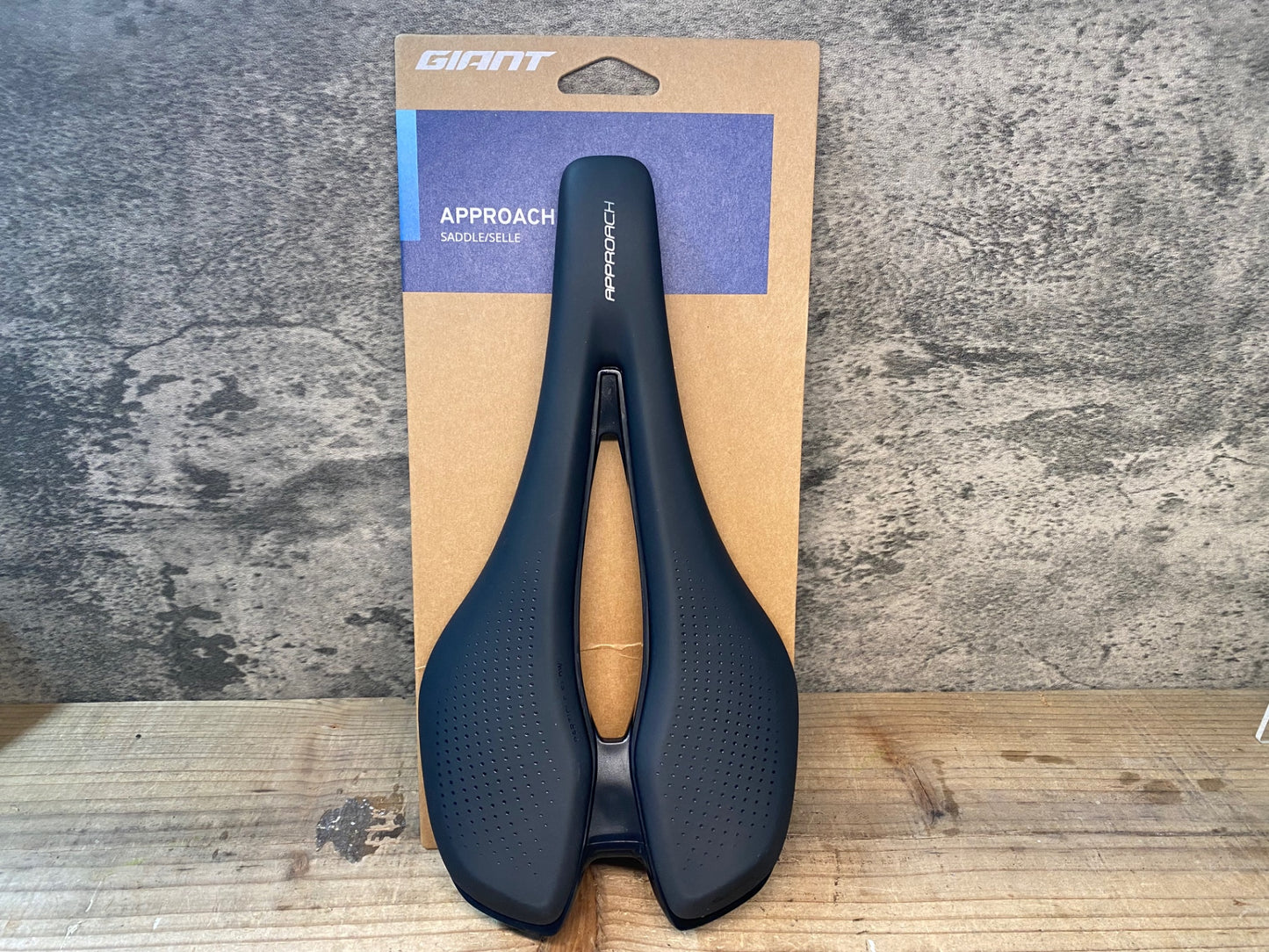 IV997 ジャイアント GIANT APPROACH サドル 黒 クロモリ 145mm