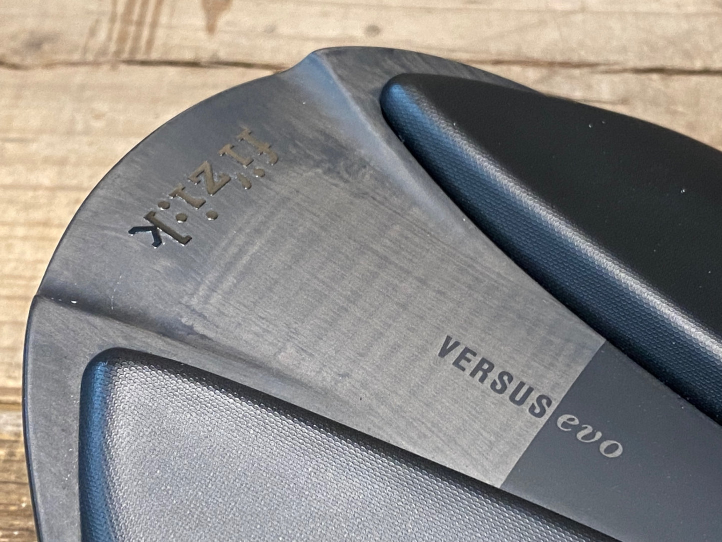 IQ551 フィジーク fizik アンタレス ANTARES VERSUS EVO 00 カーボンサドル Large 黒