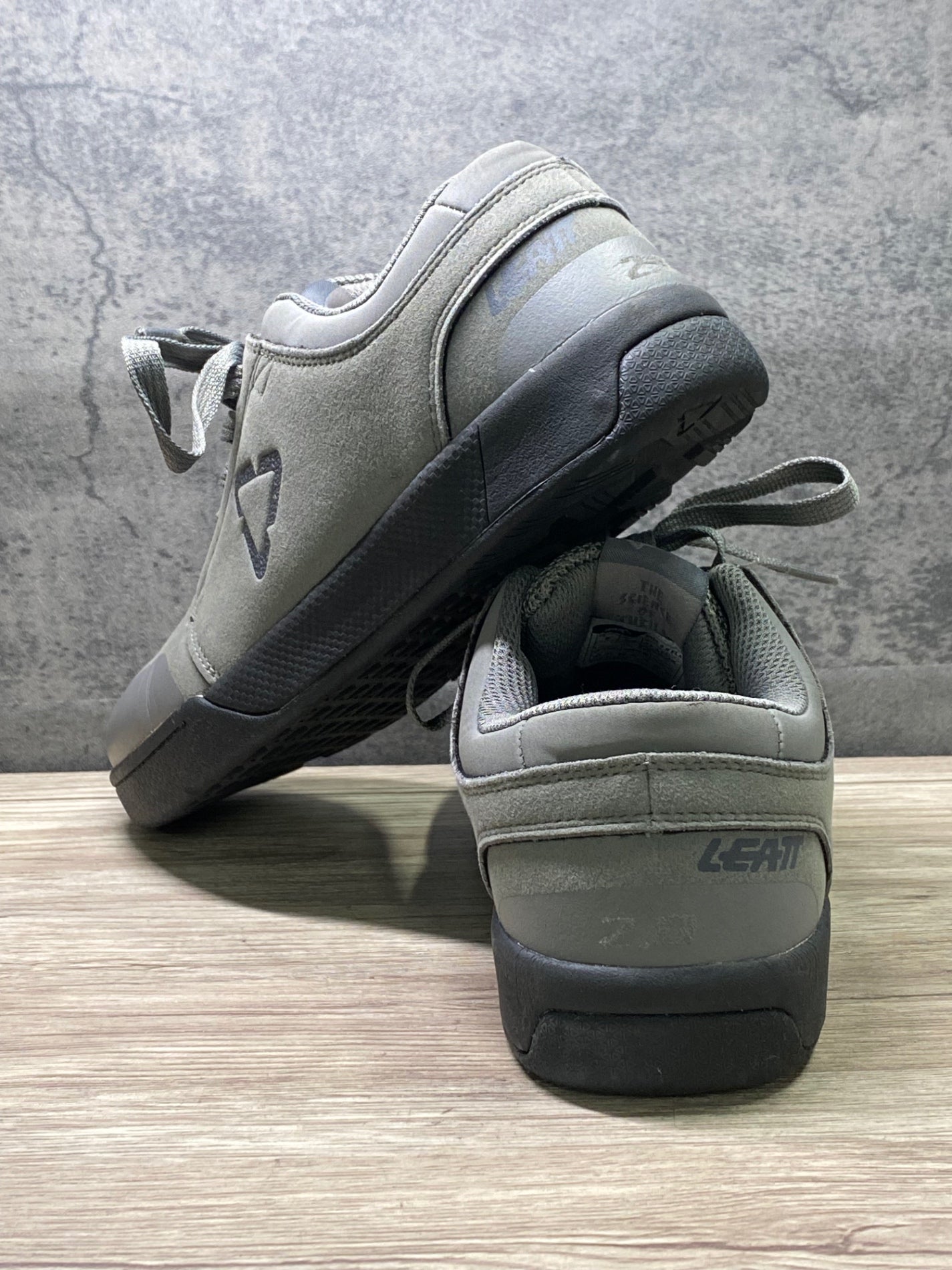 IZ349 リアット LEATT 2.0 FLAT MTBシューズ EU41.5 グレー