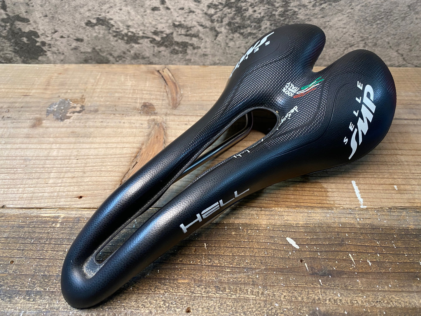 IO378 セラ SELLE SMP HELL サドル 黒