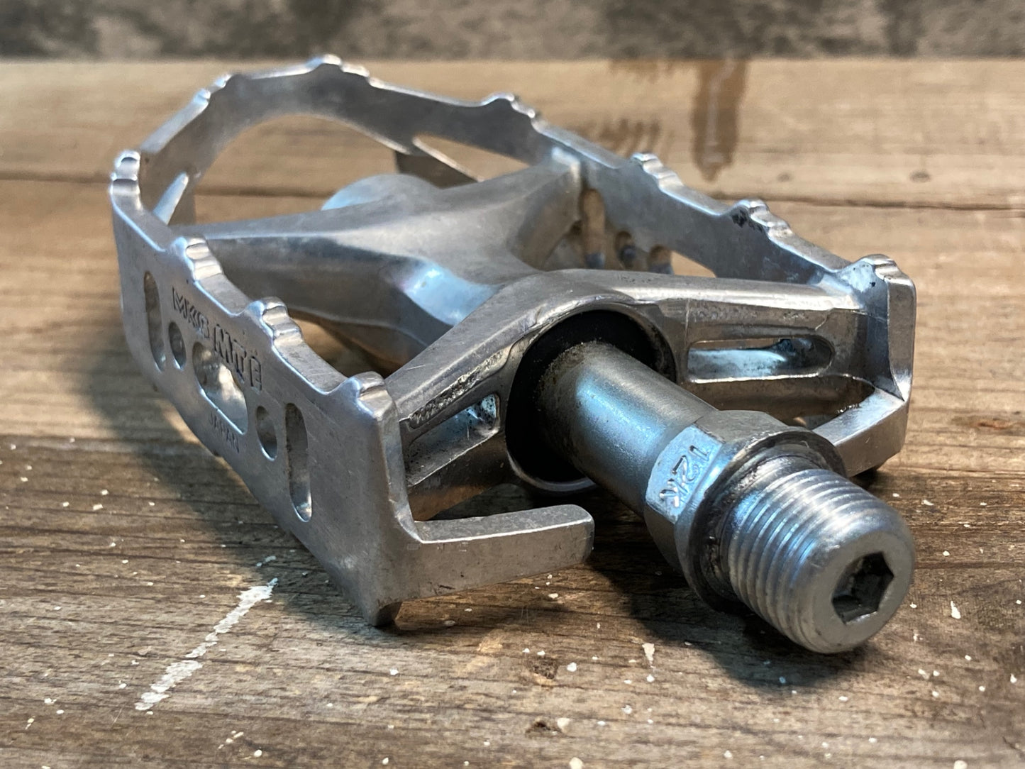 IP158 三ヶ島 MKS MTE フラットペダル シルバー ※左ペダルキャップ欠品