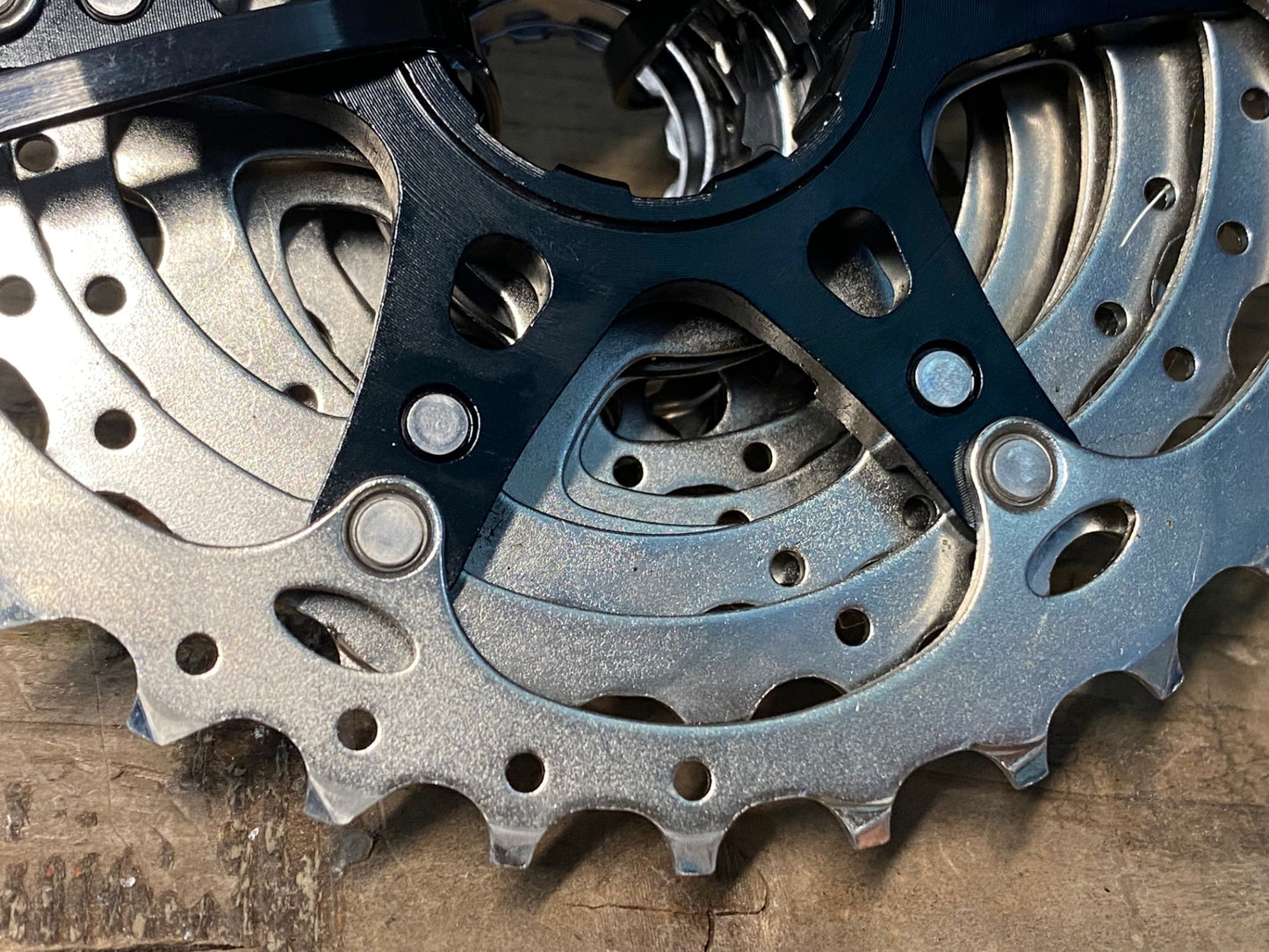 IW628 シマノ SHIMANO 105 CS-R7000 スプロケット 11-32T 11S