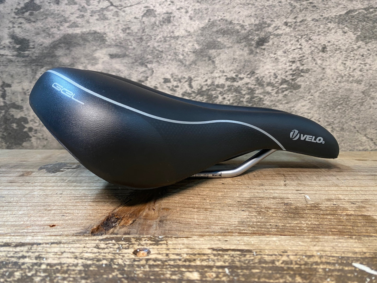 IW006 ヴェロ VELO Swan 0 GEL サドル 黒 クロモリ