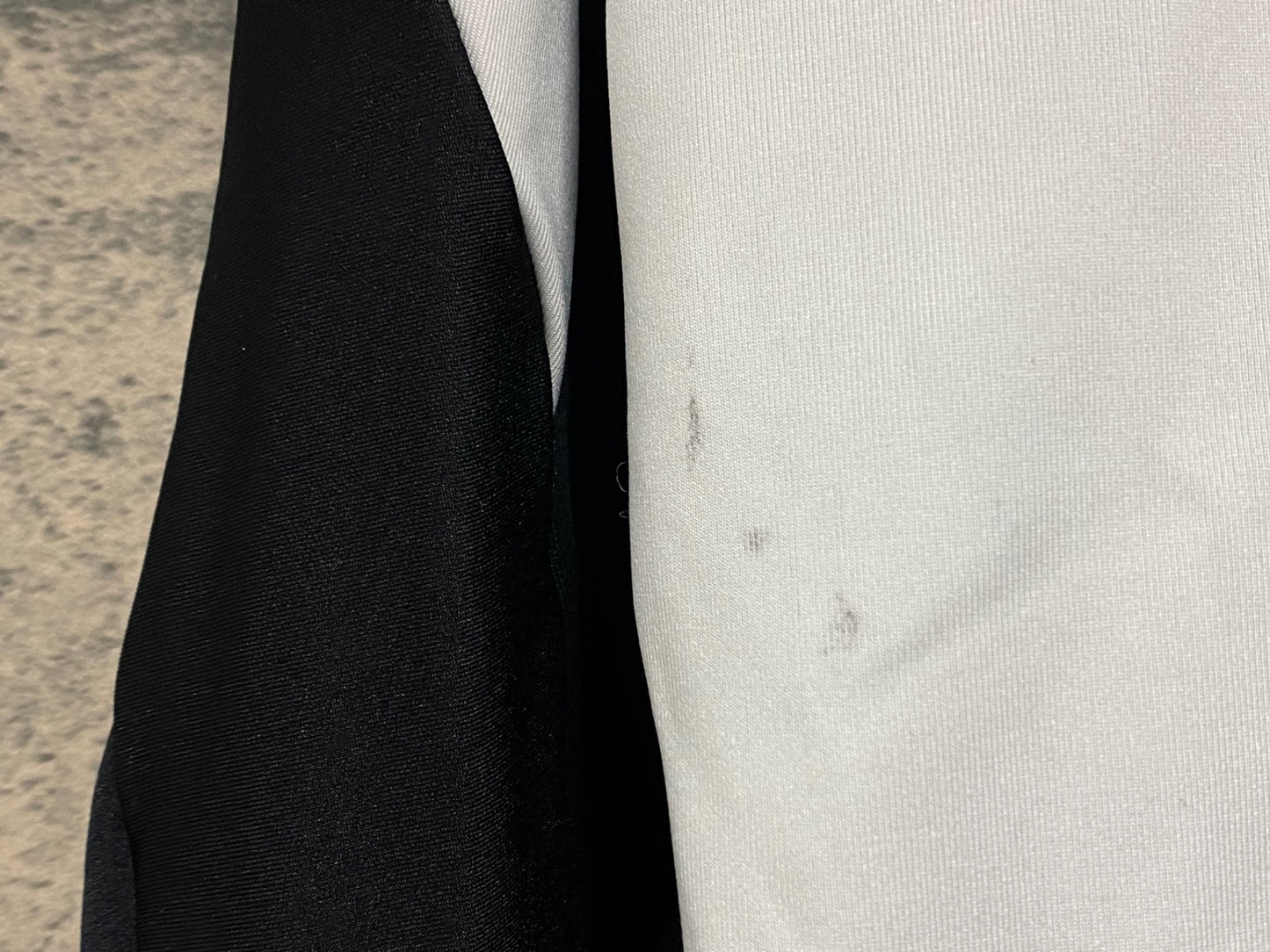 IZ655 カステリ CASTELLI ロッソコルサ ROSSO CORSA 長袖 サイクルジャージ 裏起毛 Lサイズ 白