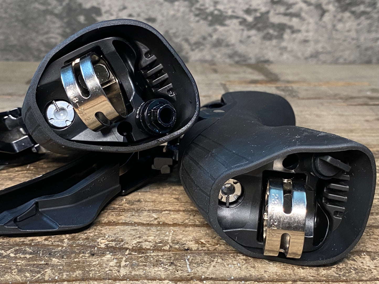 HF042 シマノ SHIMANO 105 ST-R7020 STIレバー 2x11S 油圧