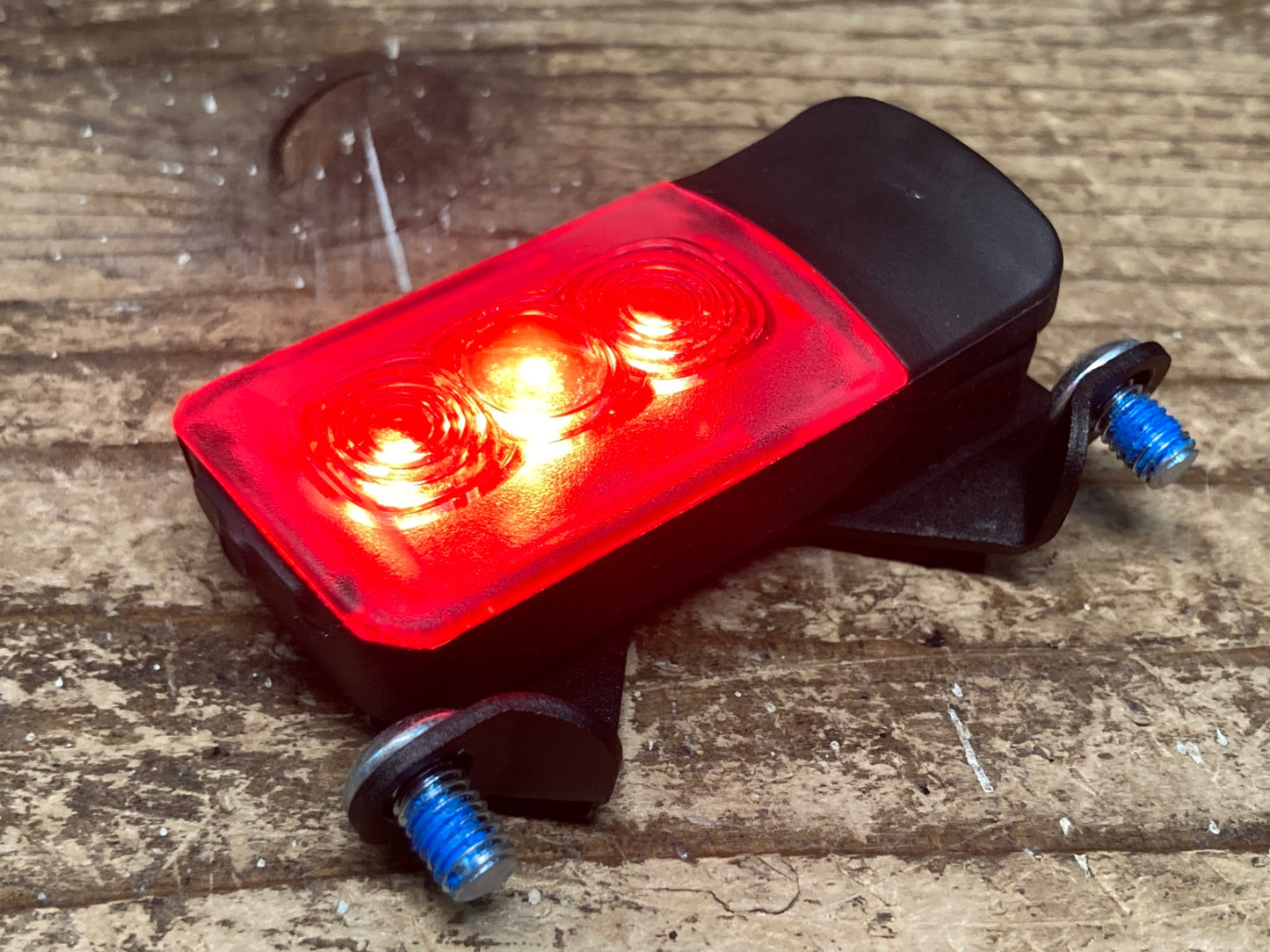 IJ582 スペシャライズド SPECIALIZED STIX ELITE TAIL LIGHT リアライト ※点灯確認済、POWERサドル取り付けマウント