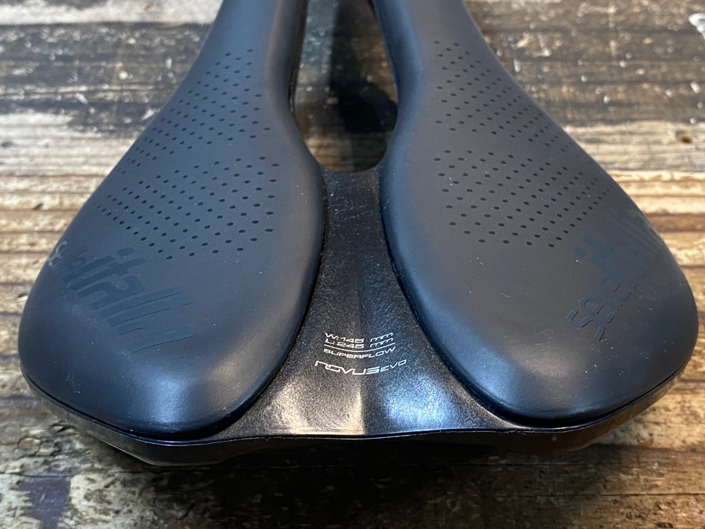 IV355 セライタリア selle Italia NOVUS BOOST EVO サドル MANGNESEレール 145mm
