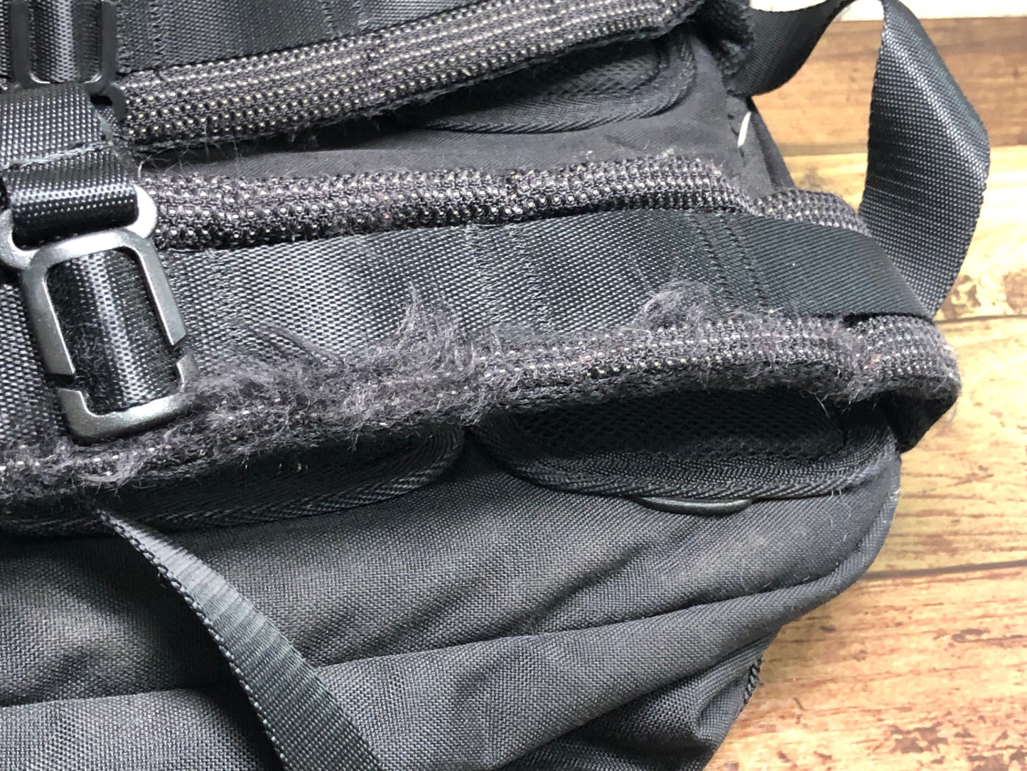 IS766 ラファ Rapha リュック バックパック 黒 黄ばみ 日焼け