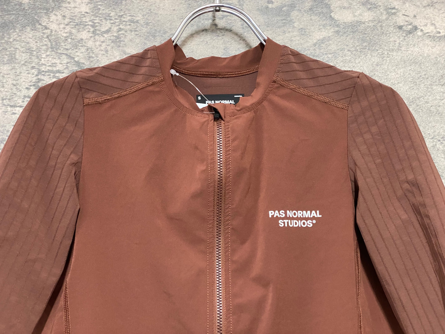 JC439 パスノーマルスタジオ Pas Normal Studios | Men's Essential Light Jersey 半袖 サイクルジャージ ブリック S