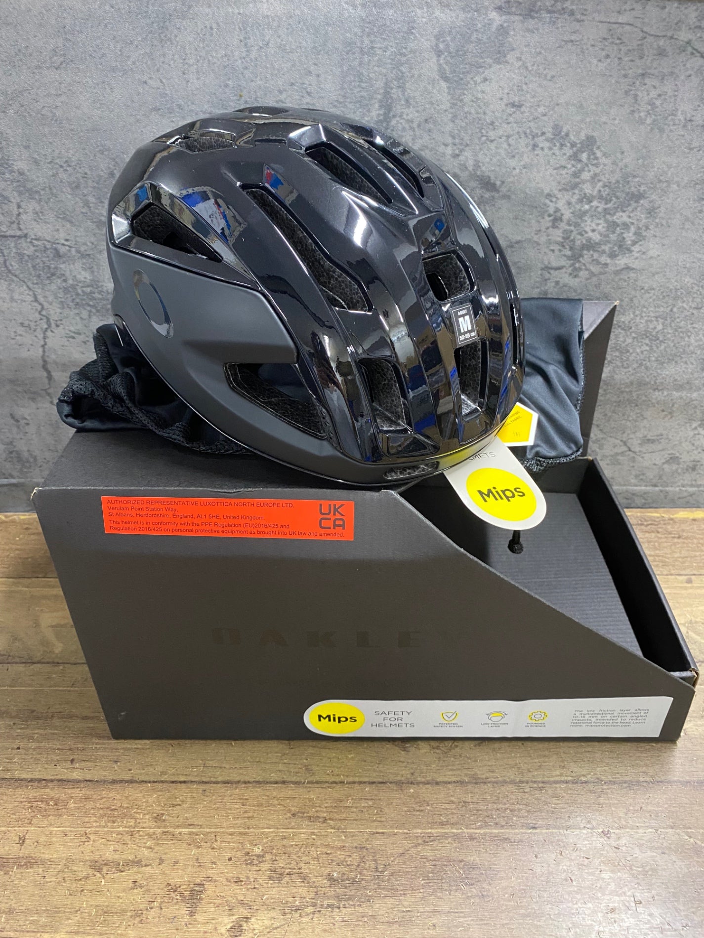 IZ749 オークリー OAKLEY ARO3 ENDURANCE MIPS Asia Fit ヘルメット 黒 M 55-59cm 2023年1月製造