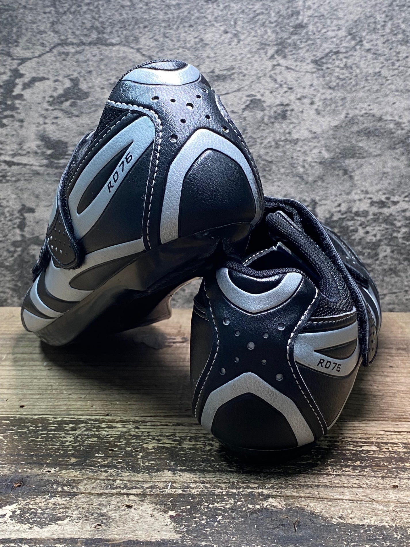 IZ804 シマノ SHIMANO SH-R076 ビンディングシューズ 黒 EU42 SPD-SL