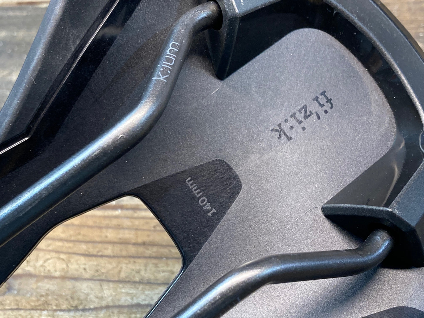 IP277 フィジーク fizik VENTO ARGO サドル 黒 140mm kiumレール