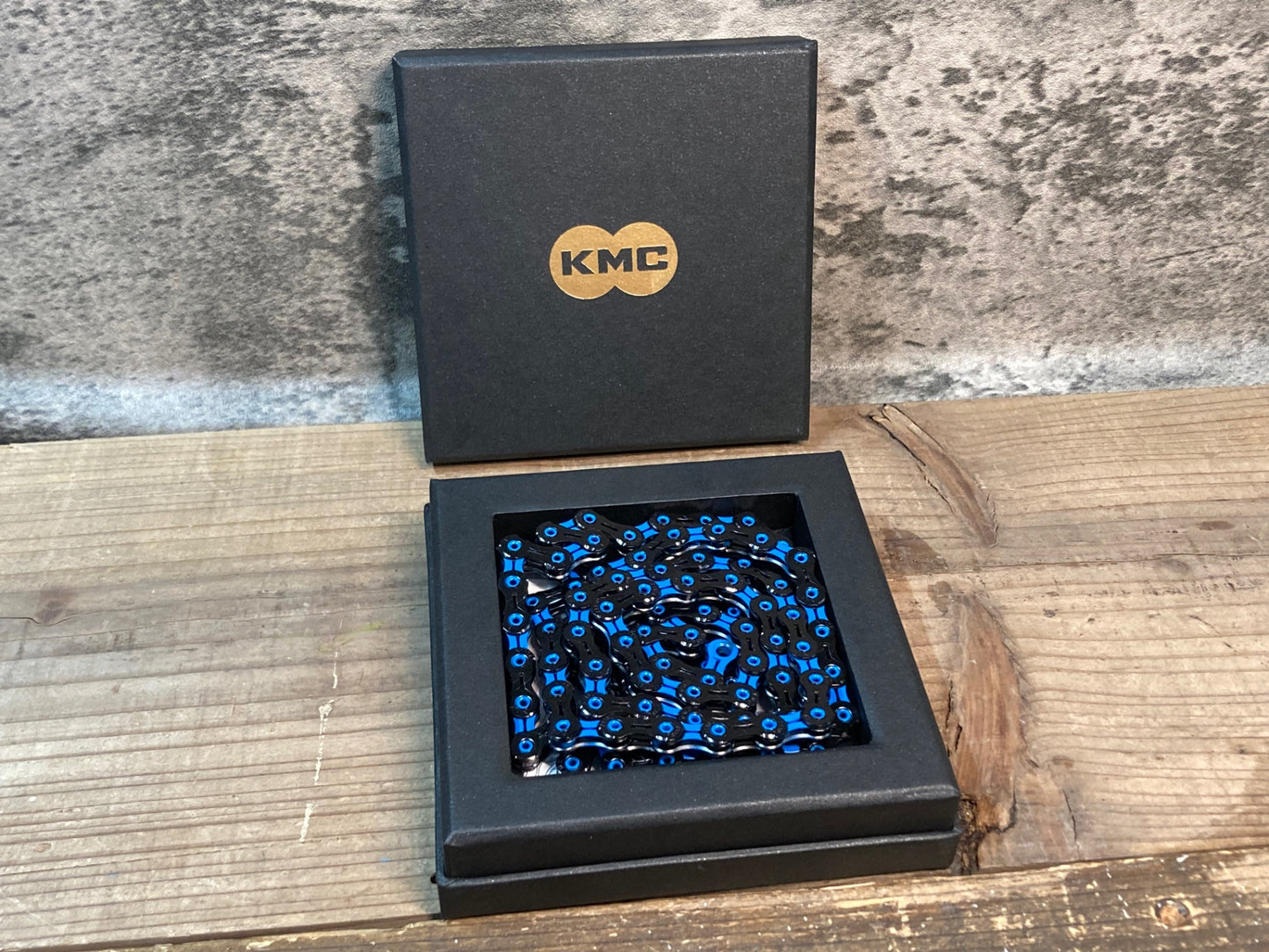 IR700 KMC DLC11 チェーン 118L ブラック/ブルー