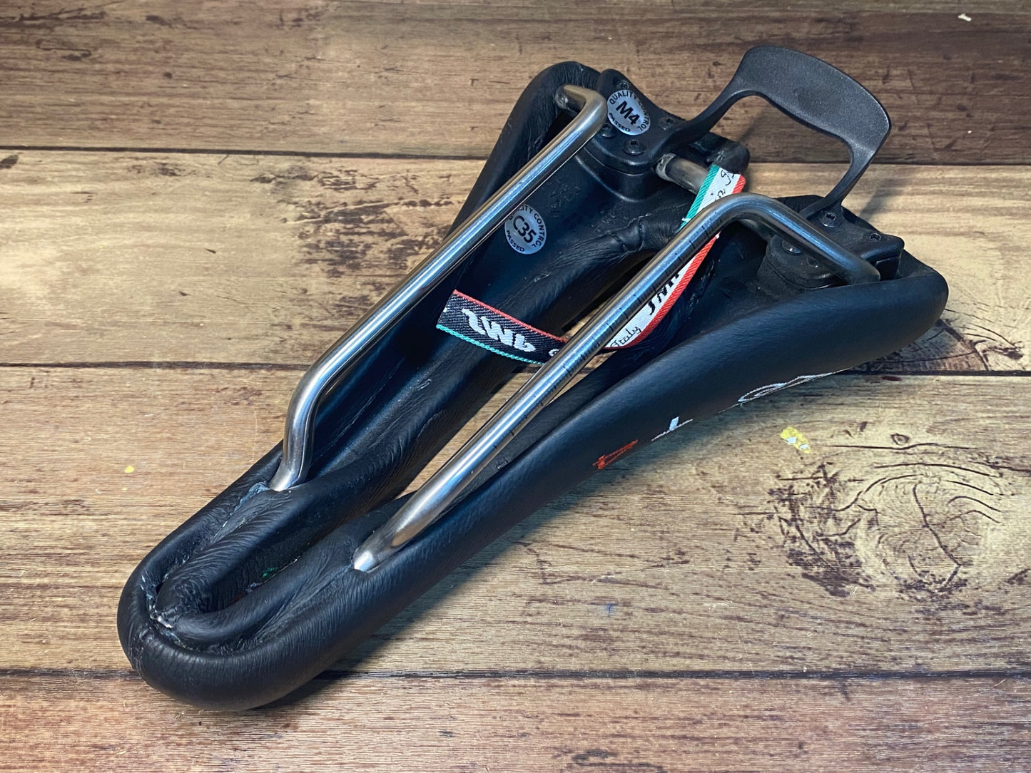 HY478 SELLE SMP T4 サドル 黒 135mm