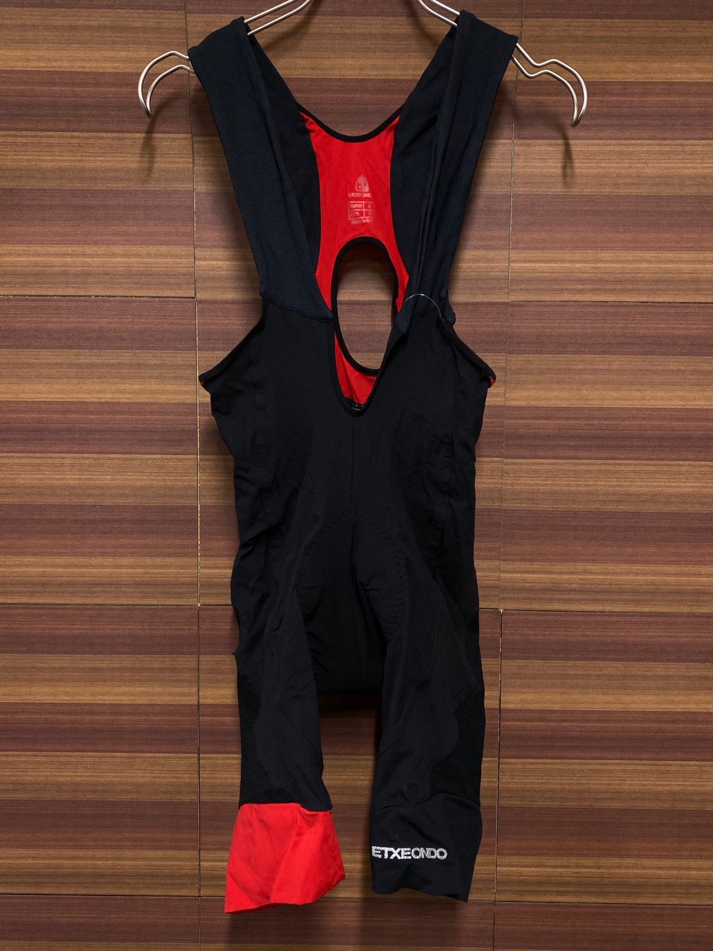 IN808 エチュオンド ETXEONDO ビブショーツ 黒 赤 M