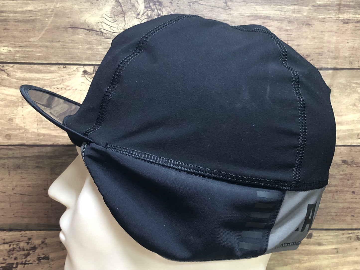 II406 ラファ Rapha PRO TEAM SHADOW HAT サイクルキャップ 黒 ワンサイズ 裏起毛 未使用