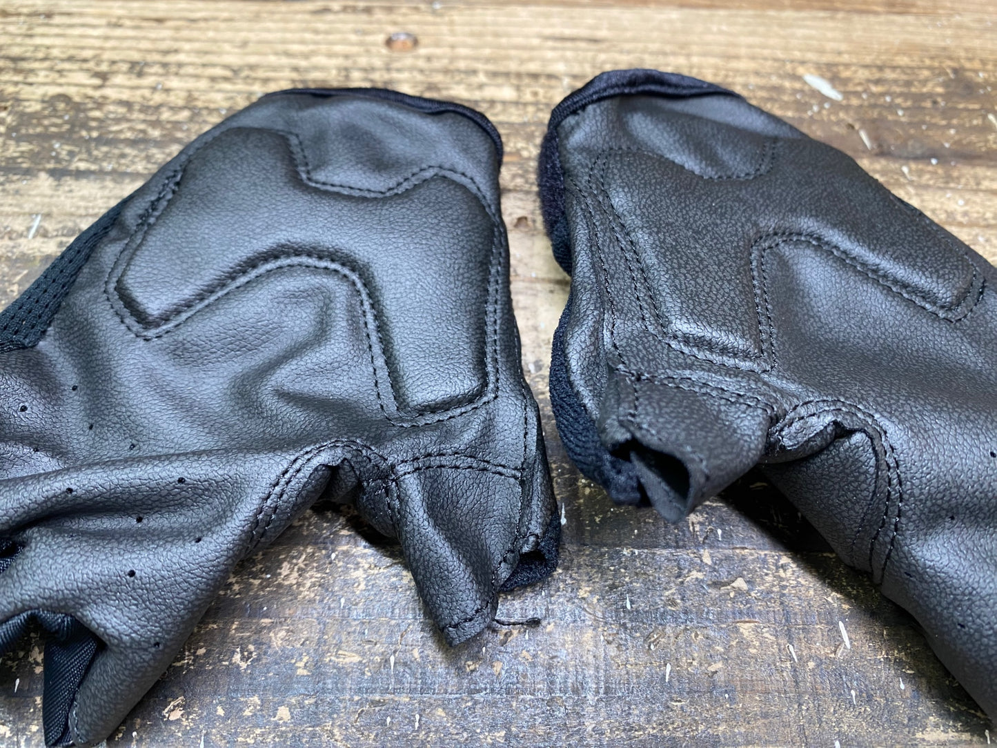 JB083 リオンドカペルミュール Lion de KAPELMUUR 指切り グローブ 黒 XS