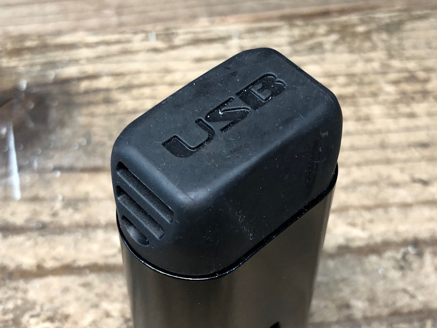 IL073 レザイン LEZYNE MICRO DRIVE 600XL フロントライト 黒 点灯確認済み