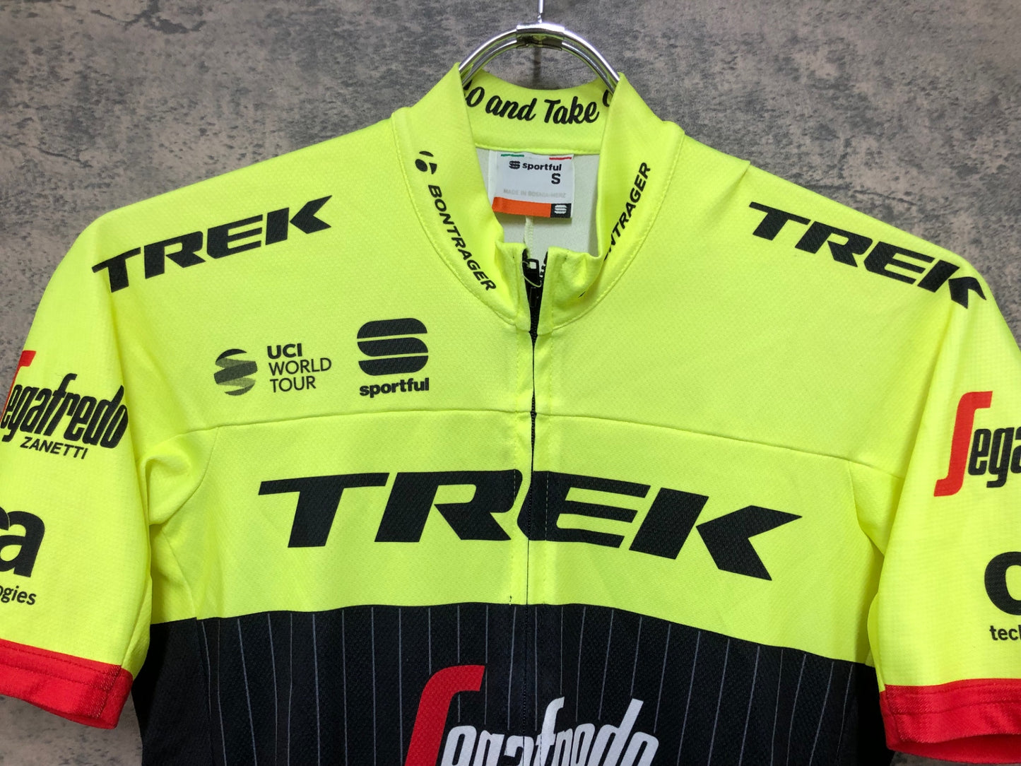 IZ889 スポーツフル sportful 半袖 サイクルジャージ 黒 黄 S TREK Segafredo