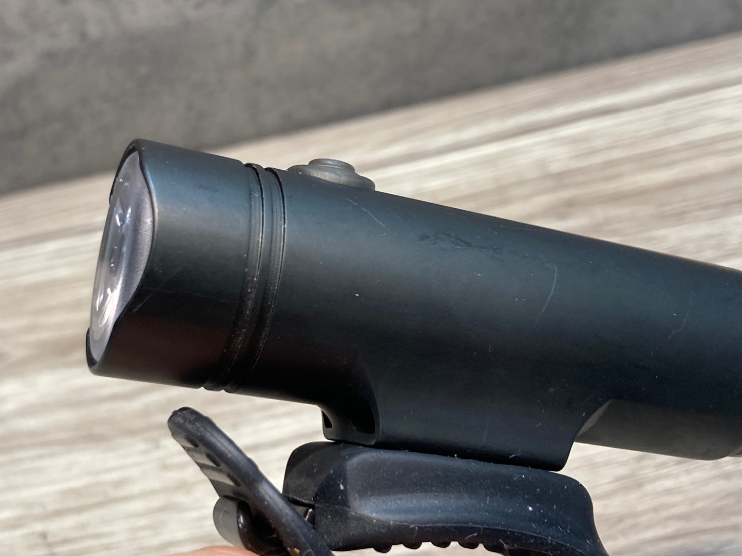 IX292 レザイン LEZYNE CLASSIC DRIVE 700 XL フロントライト 黒 点灯確認済み