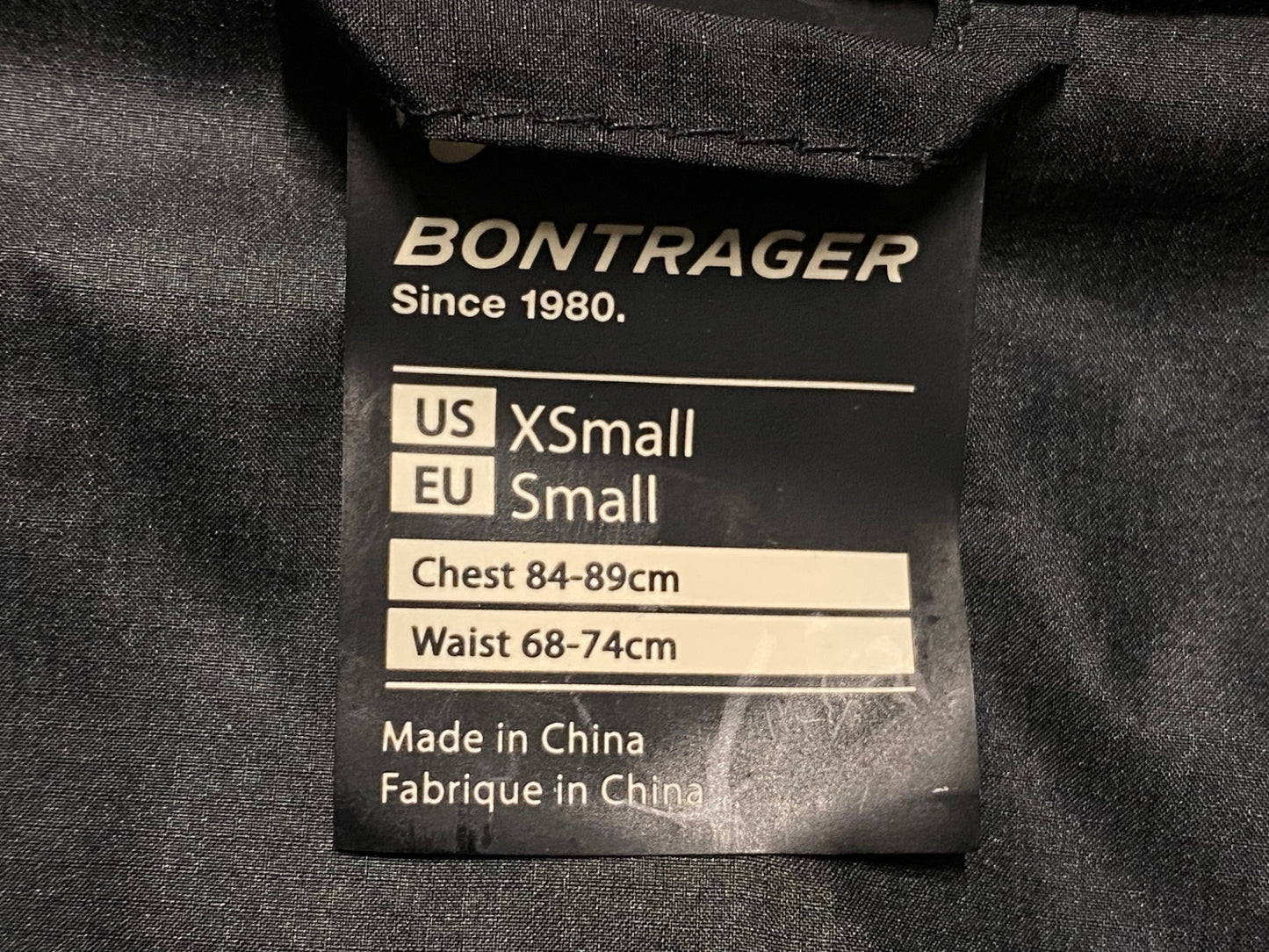 IT218 ボントレガー BONTRAGER 長袖 ウィンドブレイカー 黒 US/XS ※小穴あり