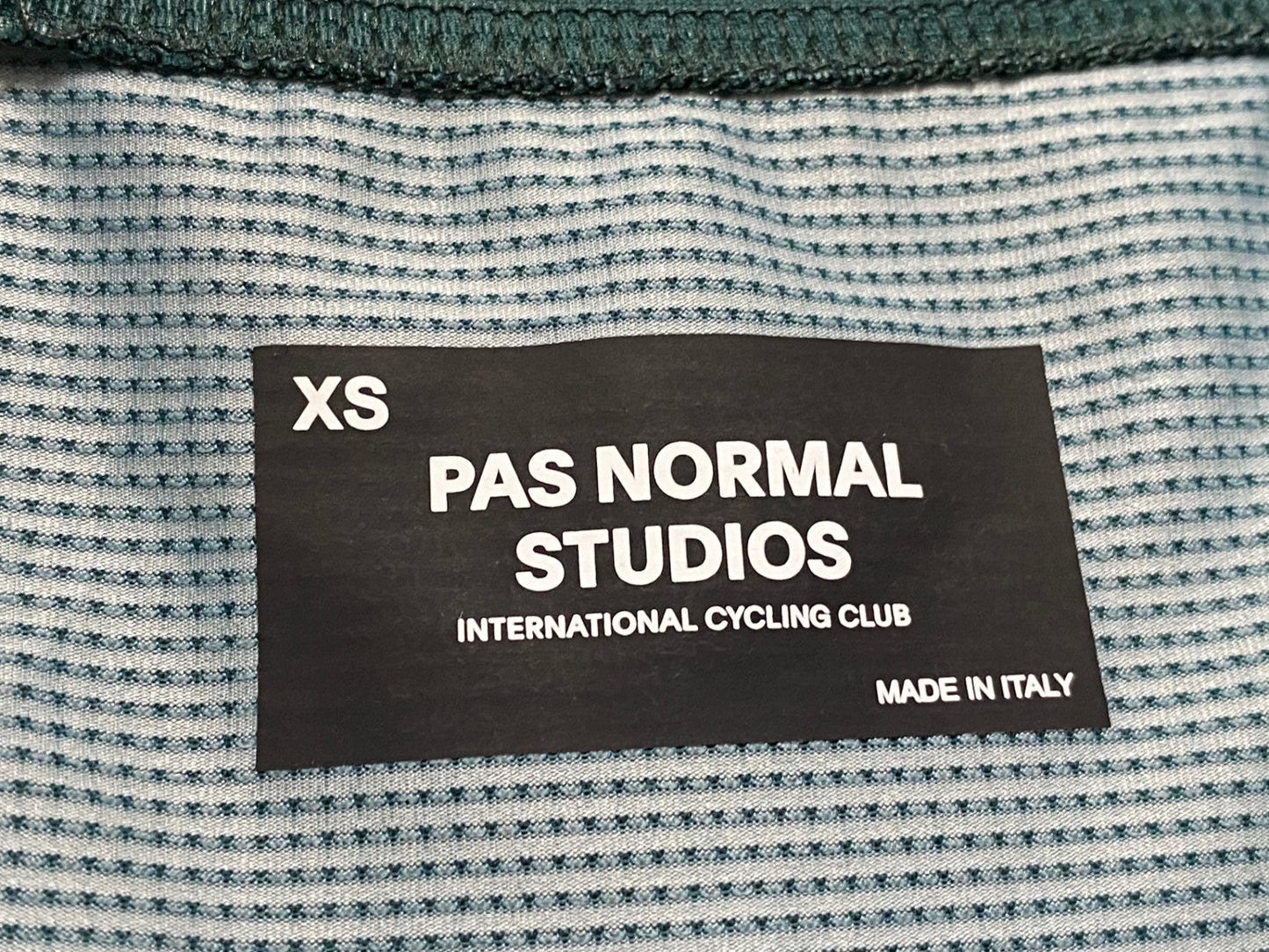 JC411 パスノーマルスタジオ Pas Normal Studios | Men's Mechanism Jersey 半袖 サイクルジャージ ペトロレウム XS