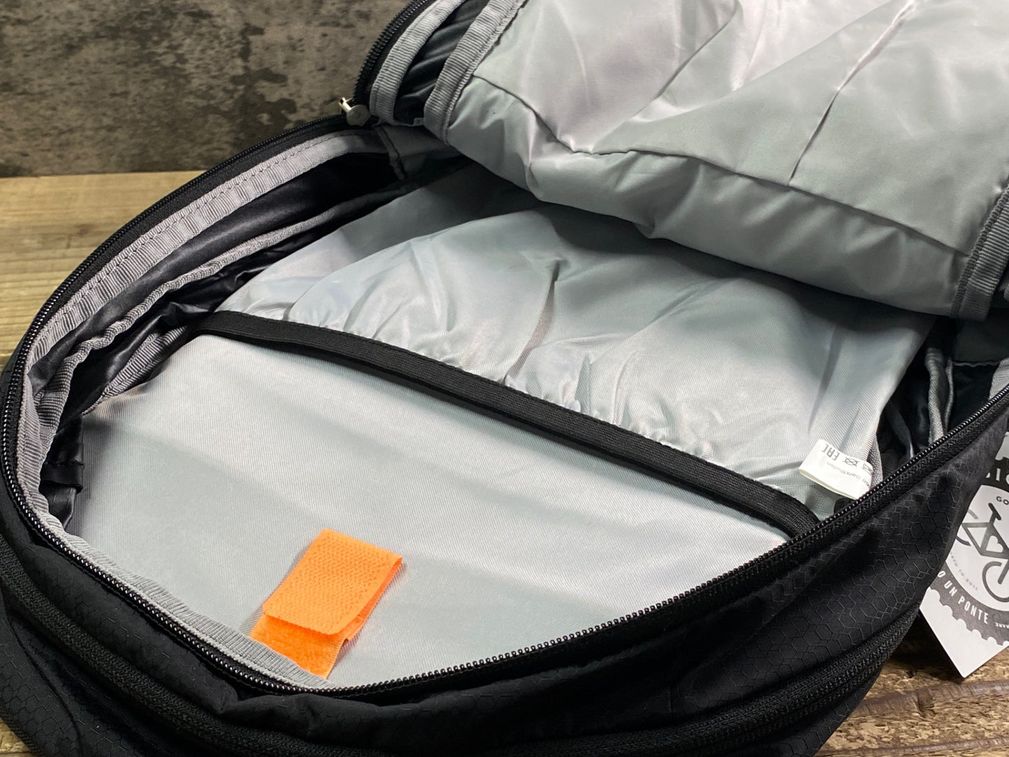 IT336 ドイター deuter Race EXP AIR 14+3 リュック バックパック 黒