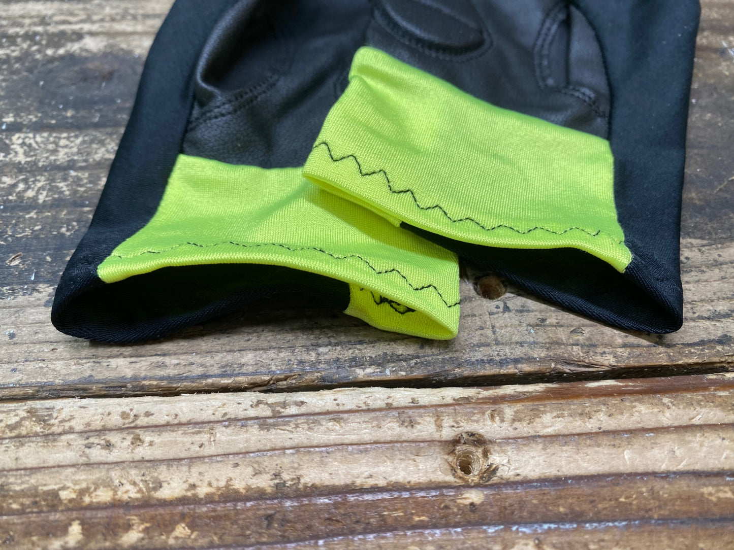 JB084 リオンドカペルミュール Lion de KAPELMUUR 長指 グローブ 黒 黄 XS