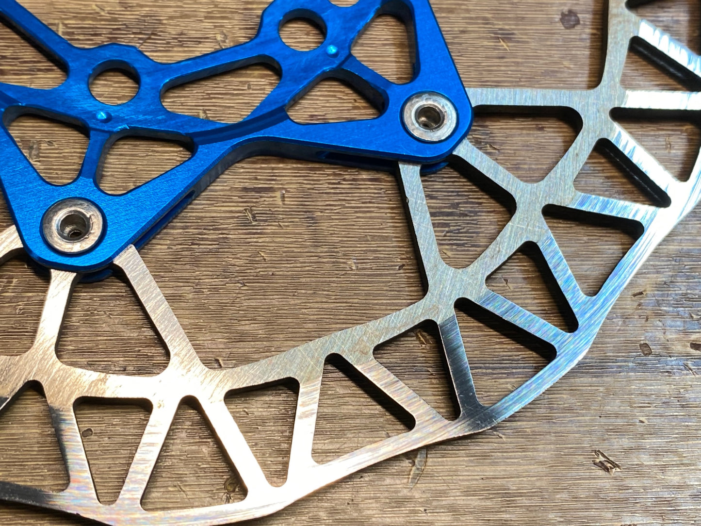 IT100 KCNC ディスク ブレーキローター 140Φ 6H ブルー センターロックアダプター付き