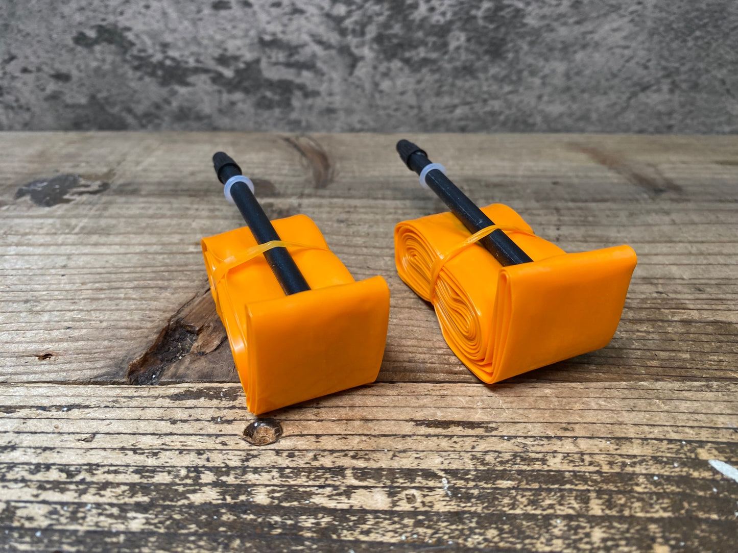 JB427 TNI LIGHT35チューブ 700x18/32C バルブ長85mm セット