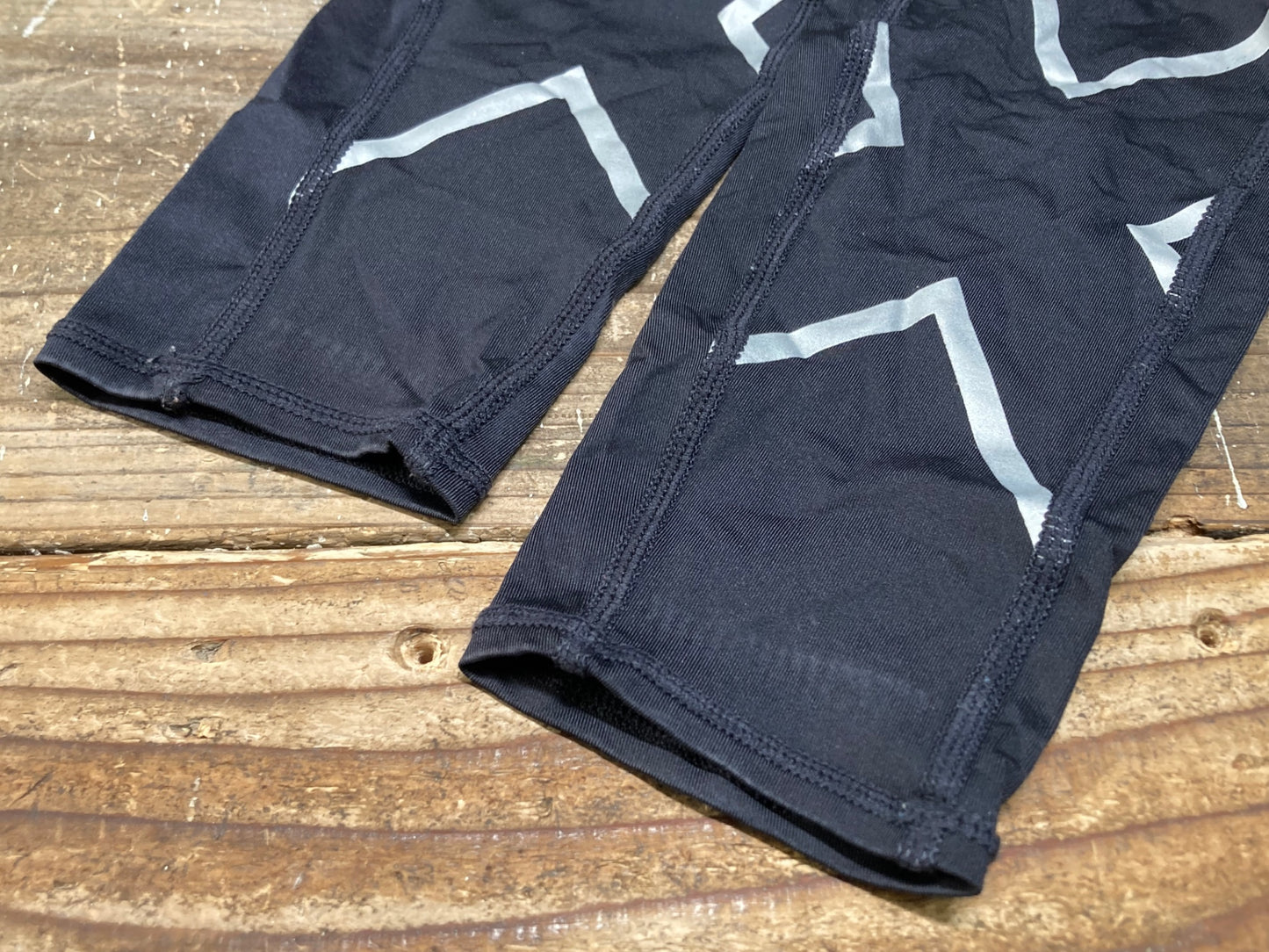 IP425 ツータイムズユー 2XU ニーカバー 黒 M ※タグ取れかけ