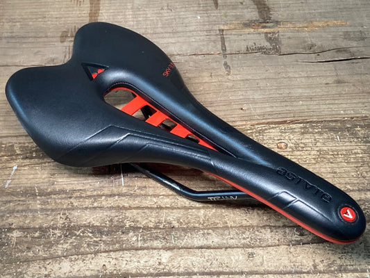 IY963 アスチュート ASTVTE SKY3.0 サドル 黒 TITANVレール