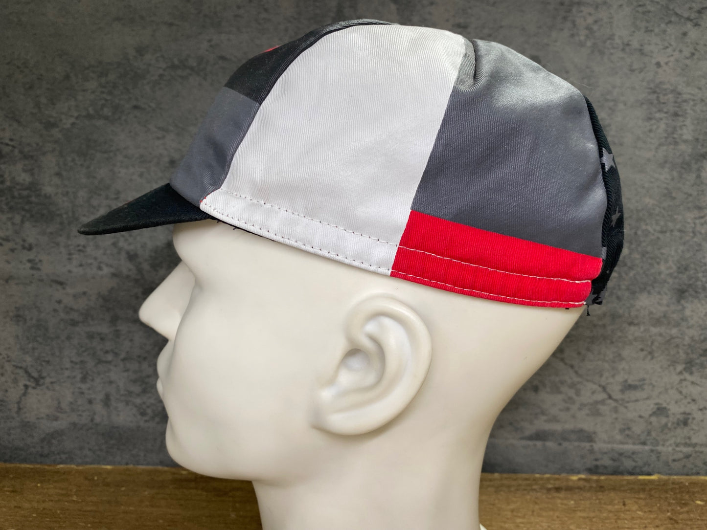 IZ748 ラファ Rapha サイクルキャップ 黒 赤