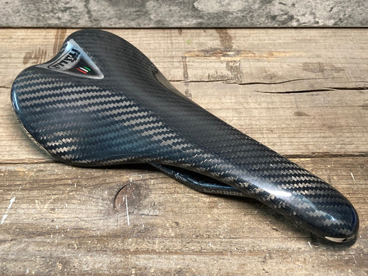IQ577 セライタリア SELLE ITALIA C64 カーボン サドル 黒