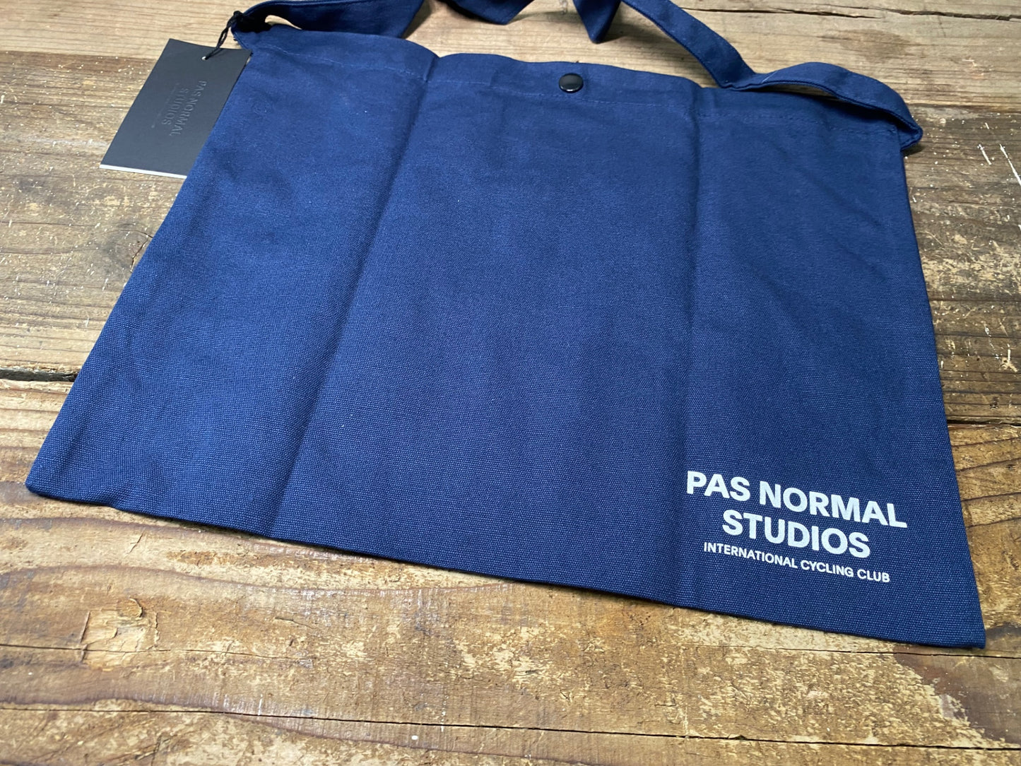 IN386 パスノーマルスタジオ PAS NORMAL STUDIOS Musette Navy サコッシュ 紺