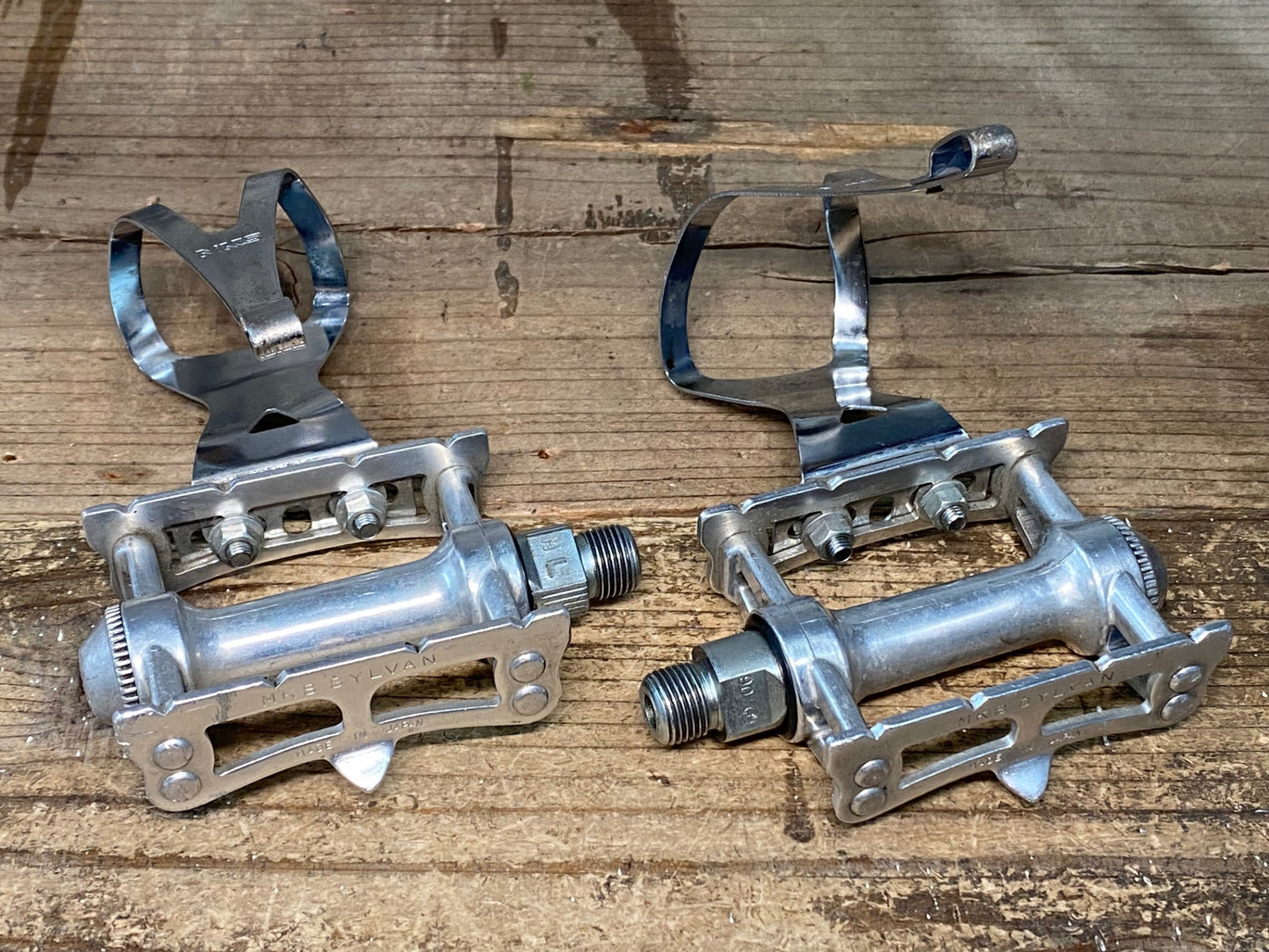 IZ291 三ヶ島 MKS シルバン ロード SYLVAN TRACK フラットペダル シルバー トゥクリップつき