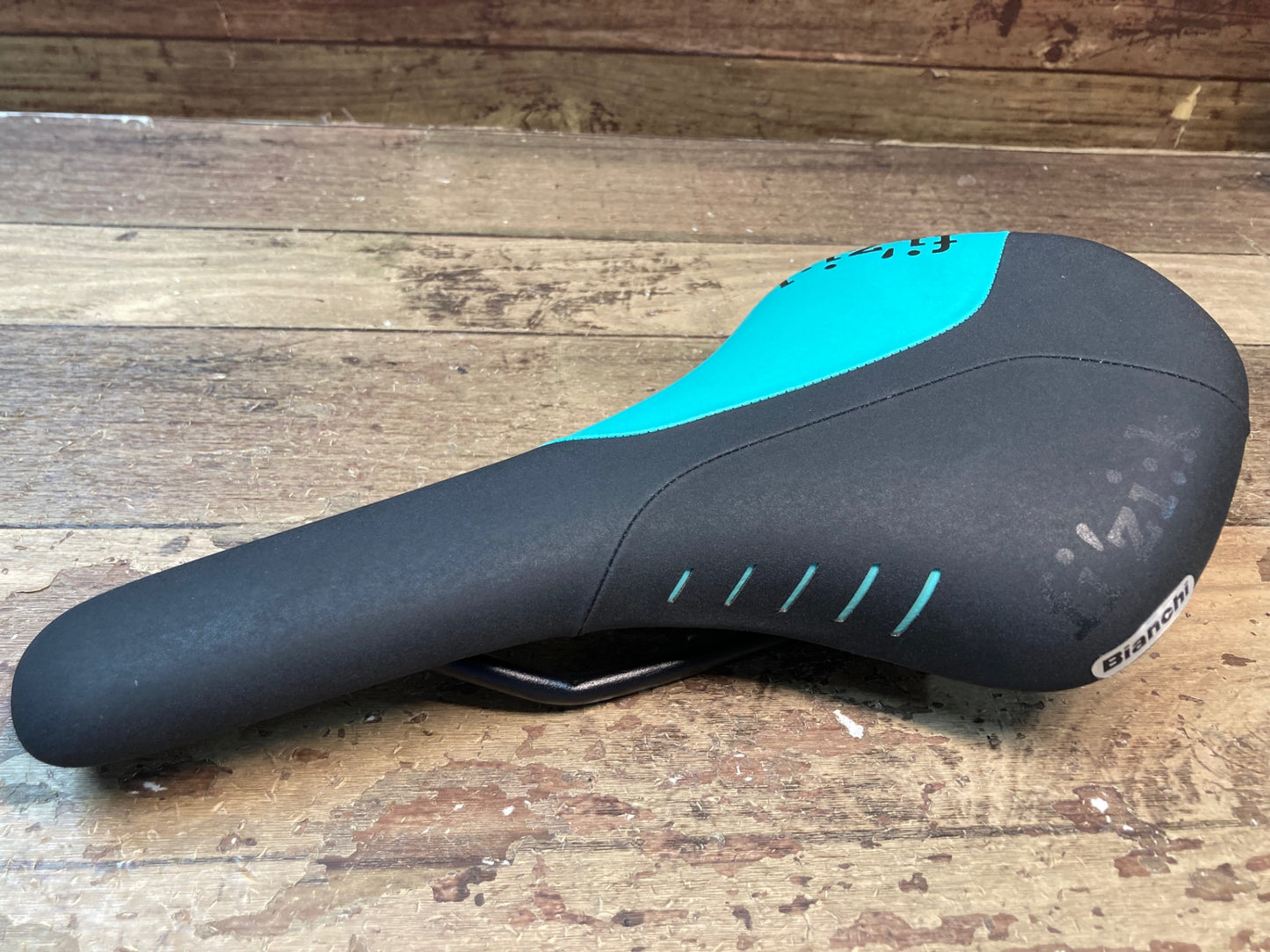 IK777 フィジーク FIZIK ANTARES R7 サドル チェレステ