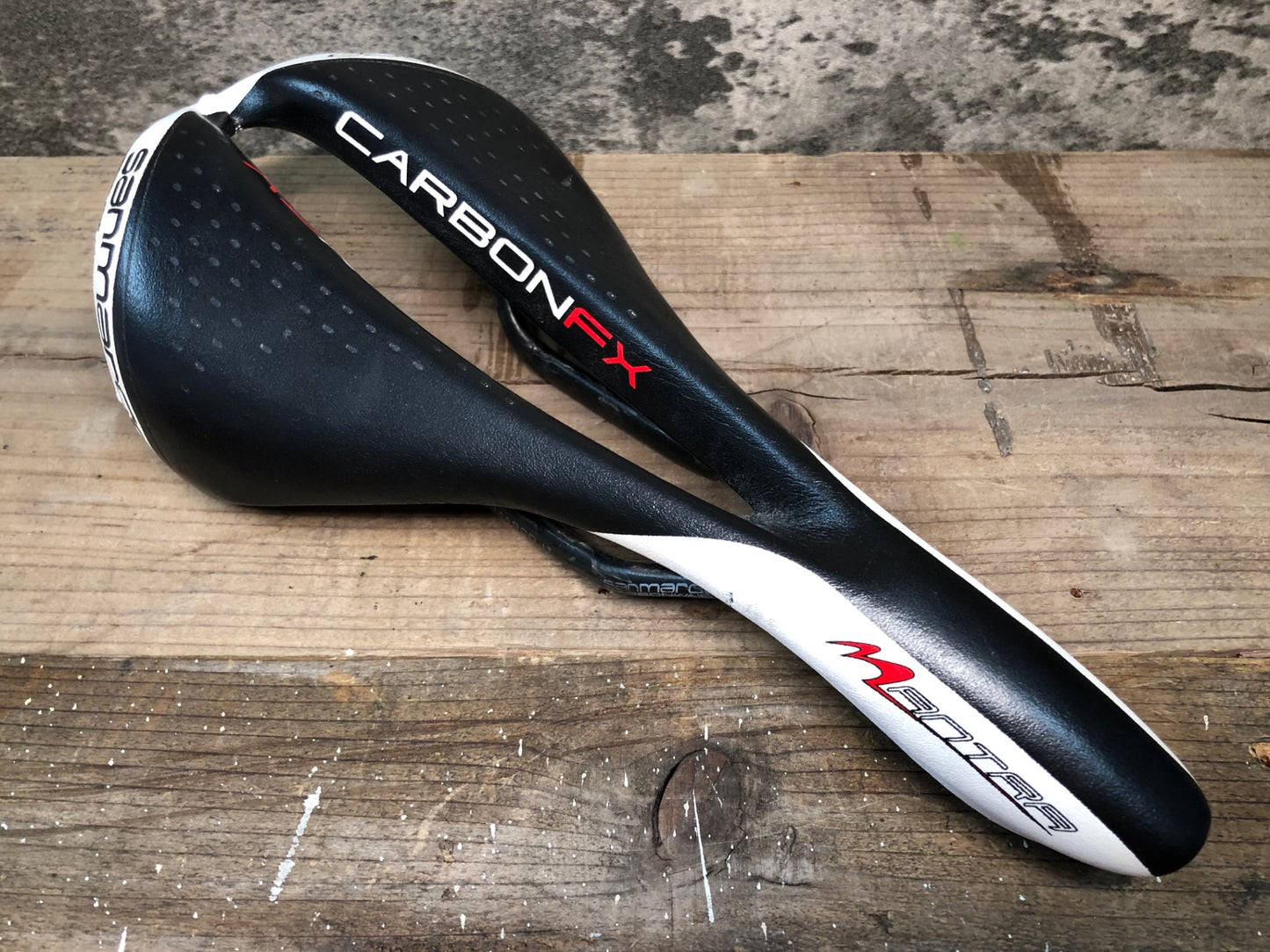 IO353 サンマルコ san marco マントラ MANTRA サドル 白黒 カーボンレール 実測138mm