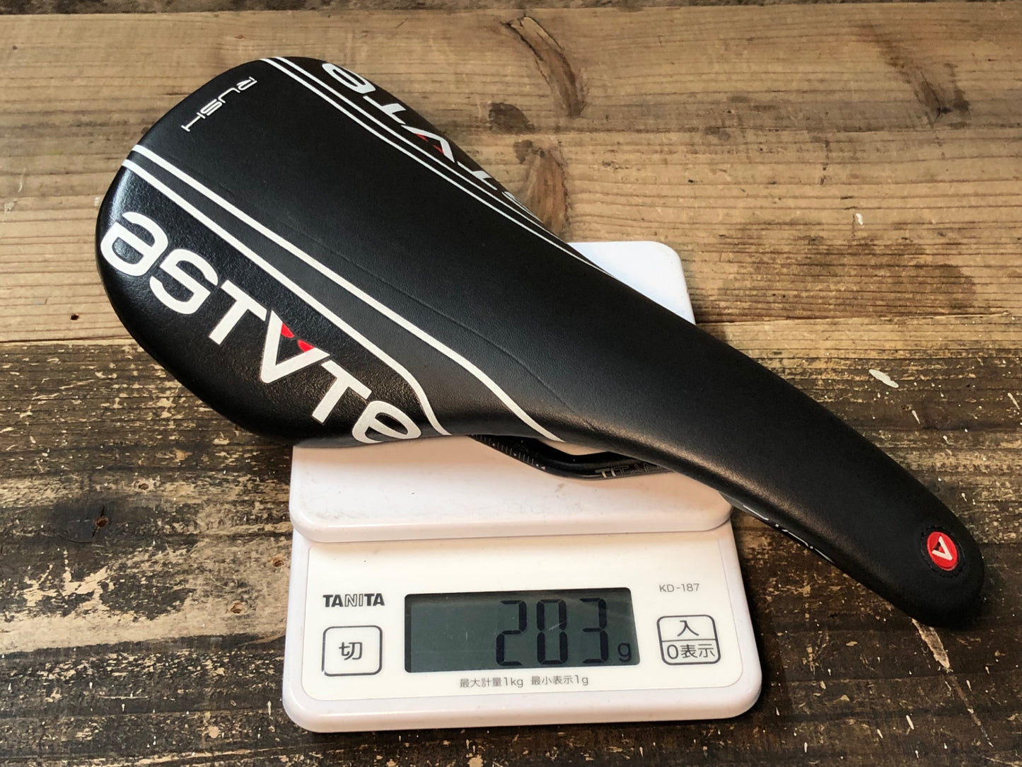 IU261 アスチュート ASTUTE RUSH SR サドル 黒 TITANV レール