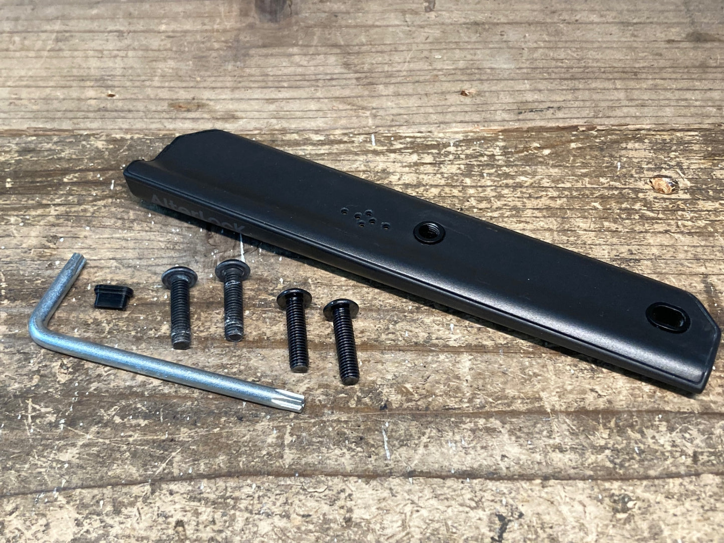 IQ619 オルターロック ALTERLOCK 振動検知 アラーム GPS 認証コード付属 ※起動確認済