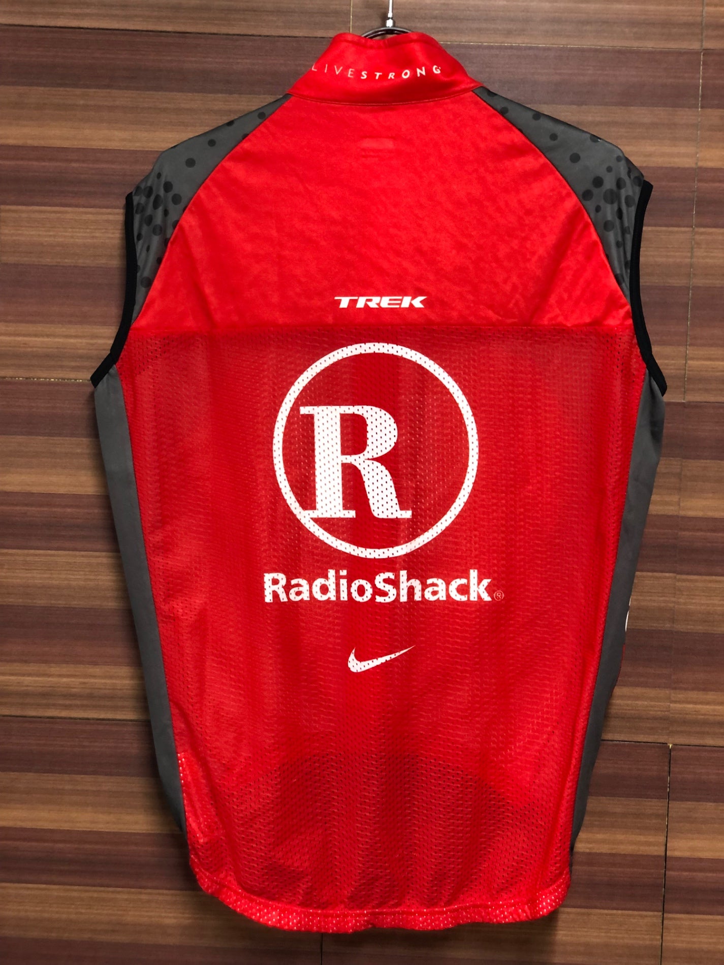 IJ723 ナイキ NIKE サイクルジャージ ノースリーブ S 赤灰 RADIOSHACK