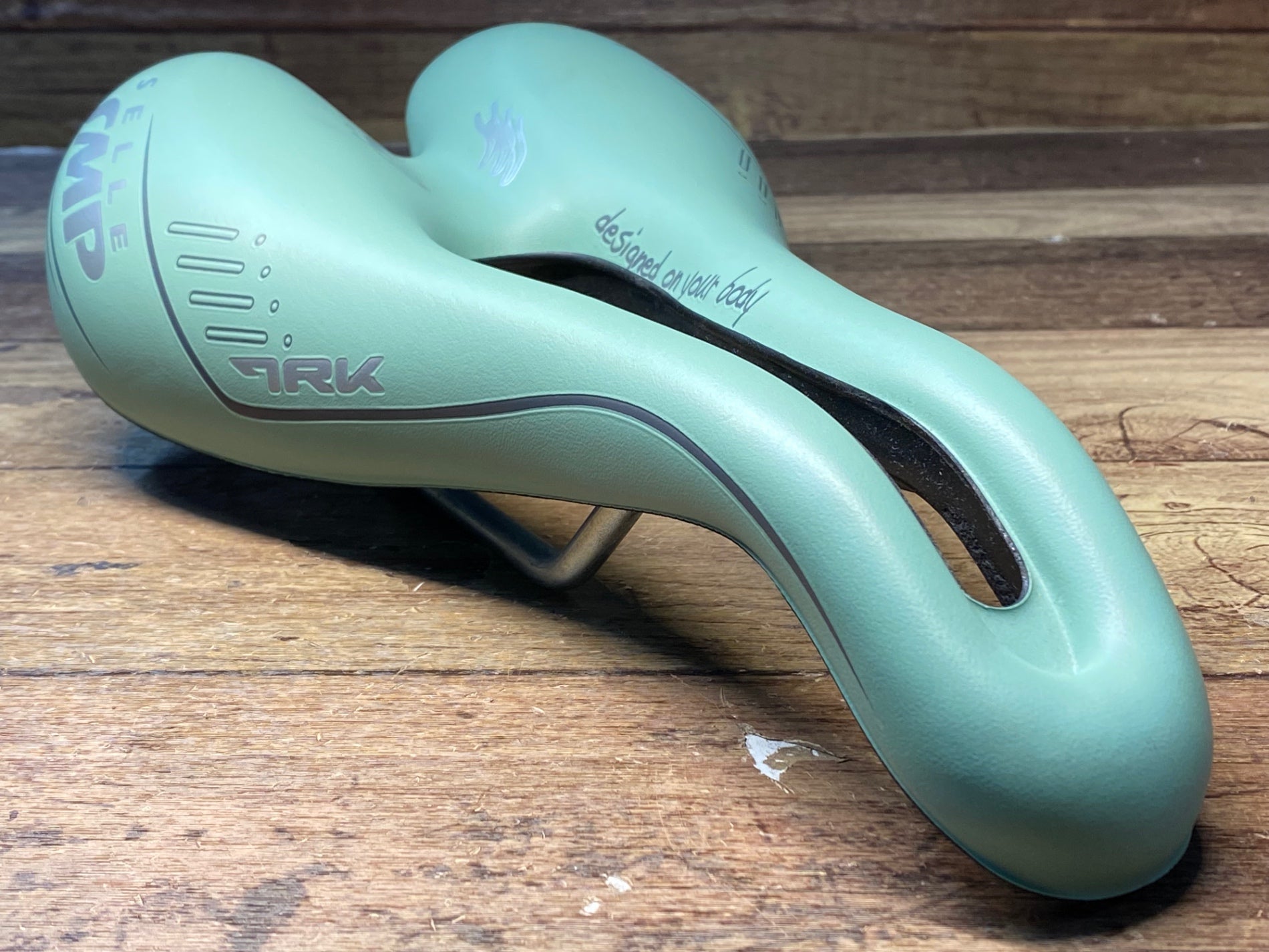 HP682 セラ SELLE SMP TRK サドル チェレステ – BICI AMORE EQ STORE