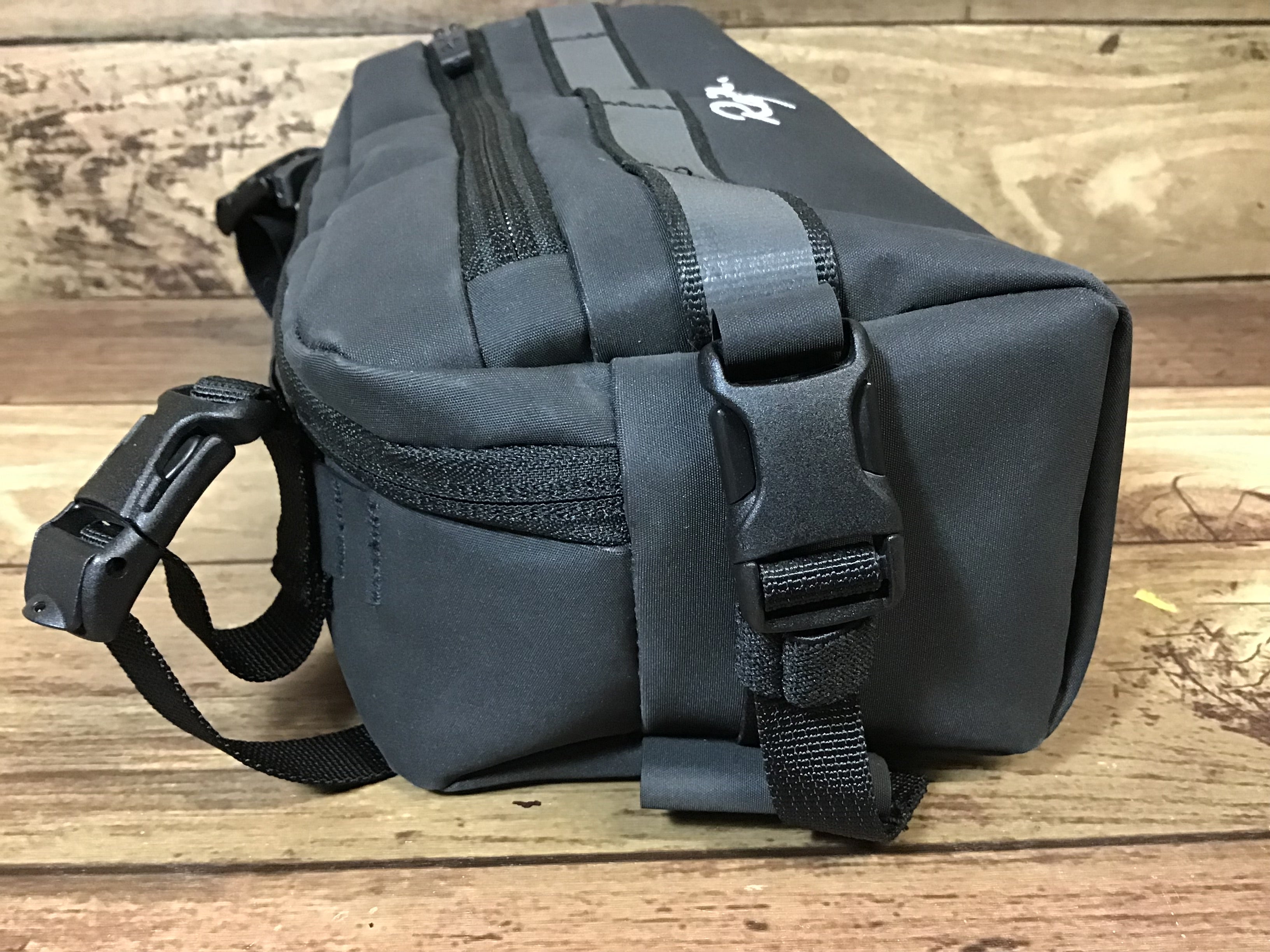 GK986 ラファ Rapha バーバッグ BARBAG 黒 スレ大 – BICI AMORE EQ STORE