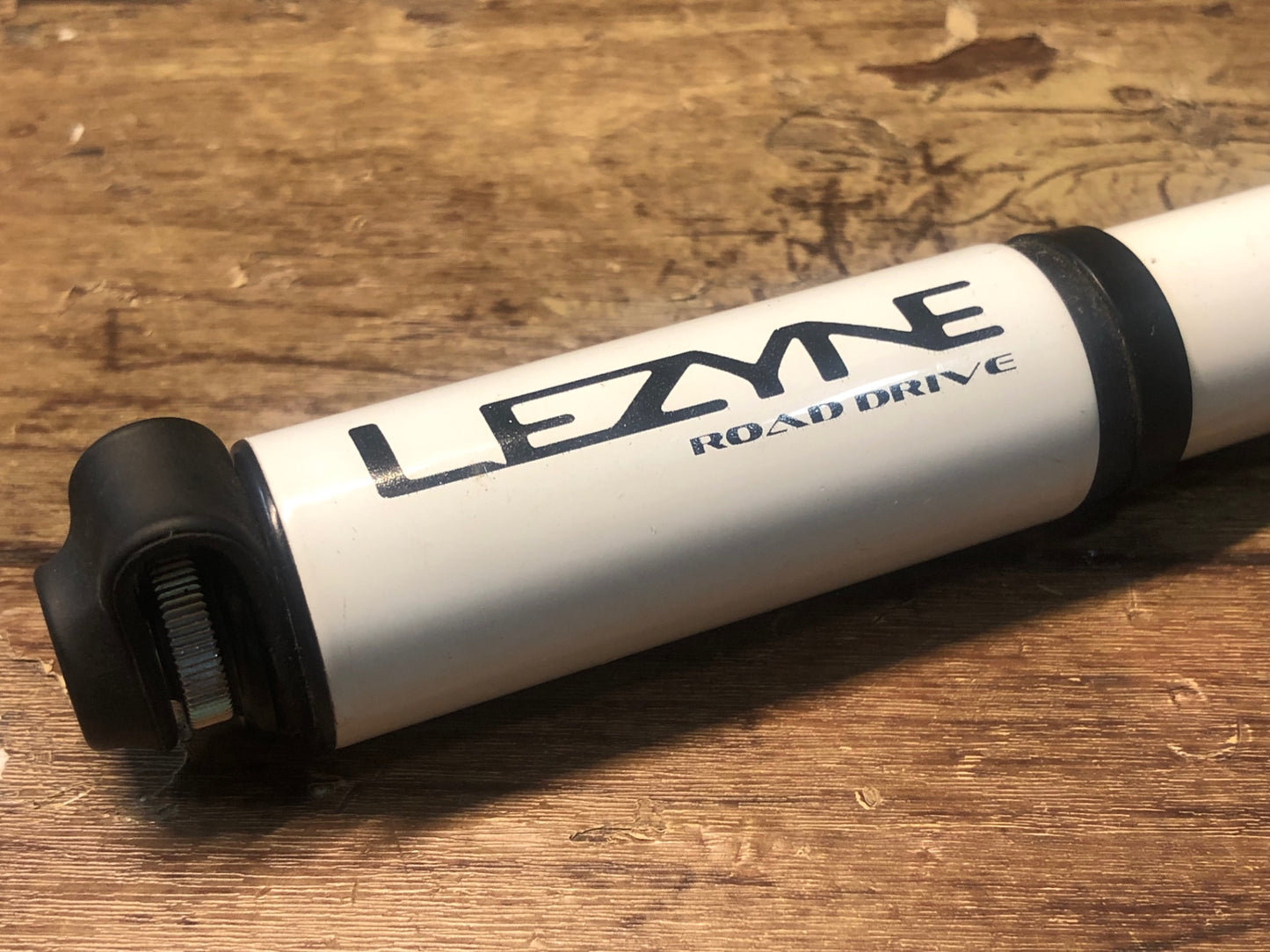 FM370 レザイン LEZYNE ROAD DRIVE ロードドライブ  携帯空気入れ エアーポンプ  白 ホワイト