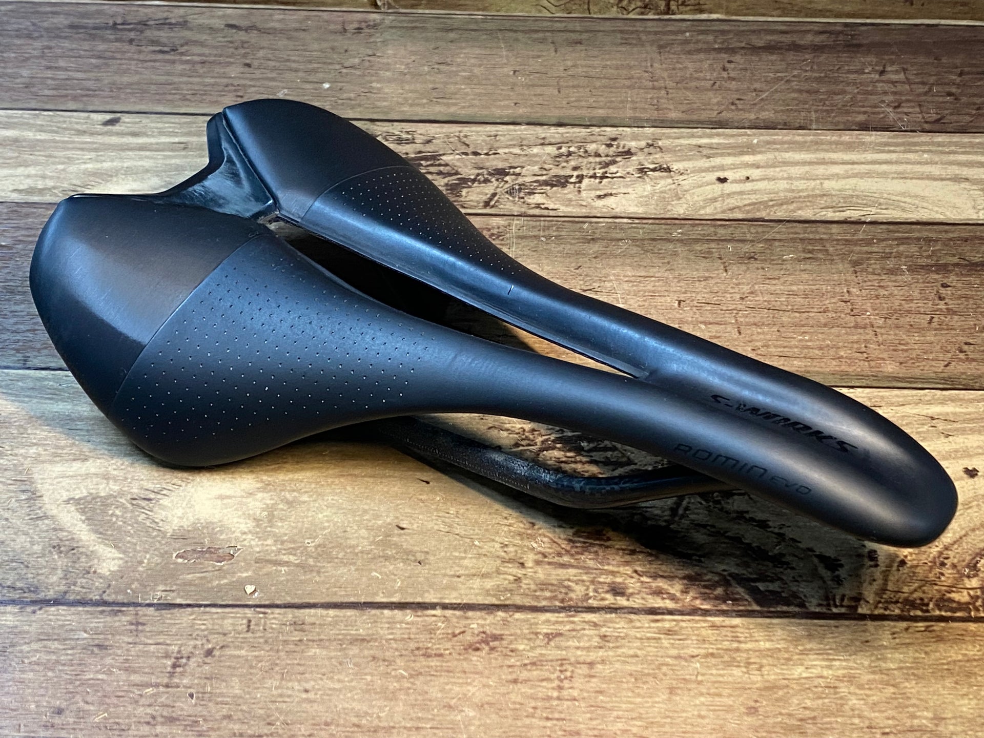 超美品】S-WORKS ROMIN EVO CARBON 143mm 眩し サドル
